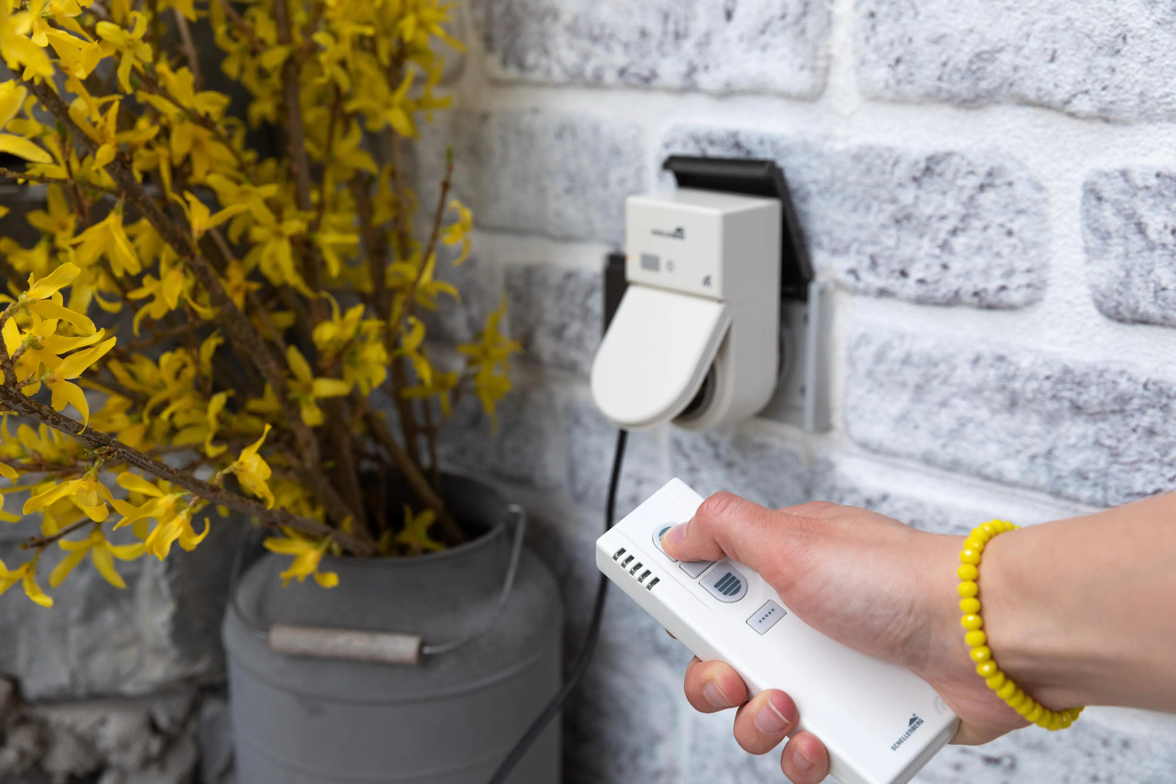 Schellenberg Funk-Steckdose außen weiß