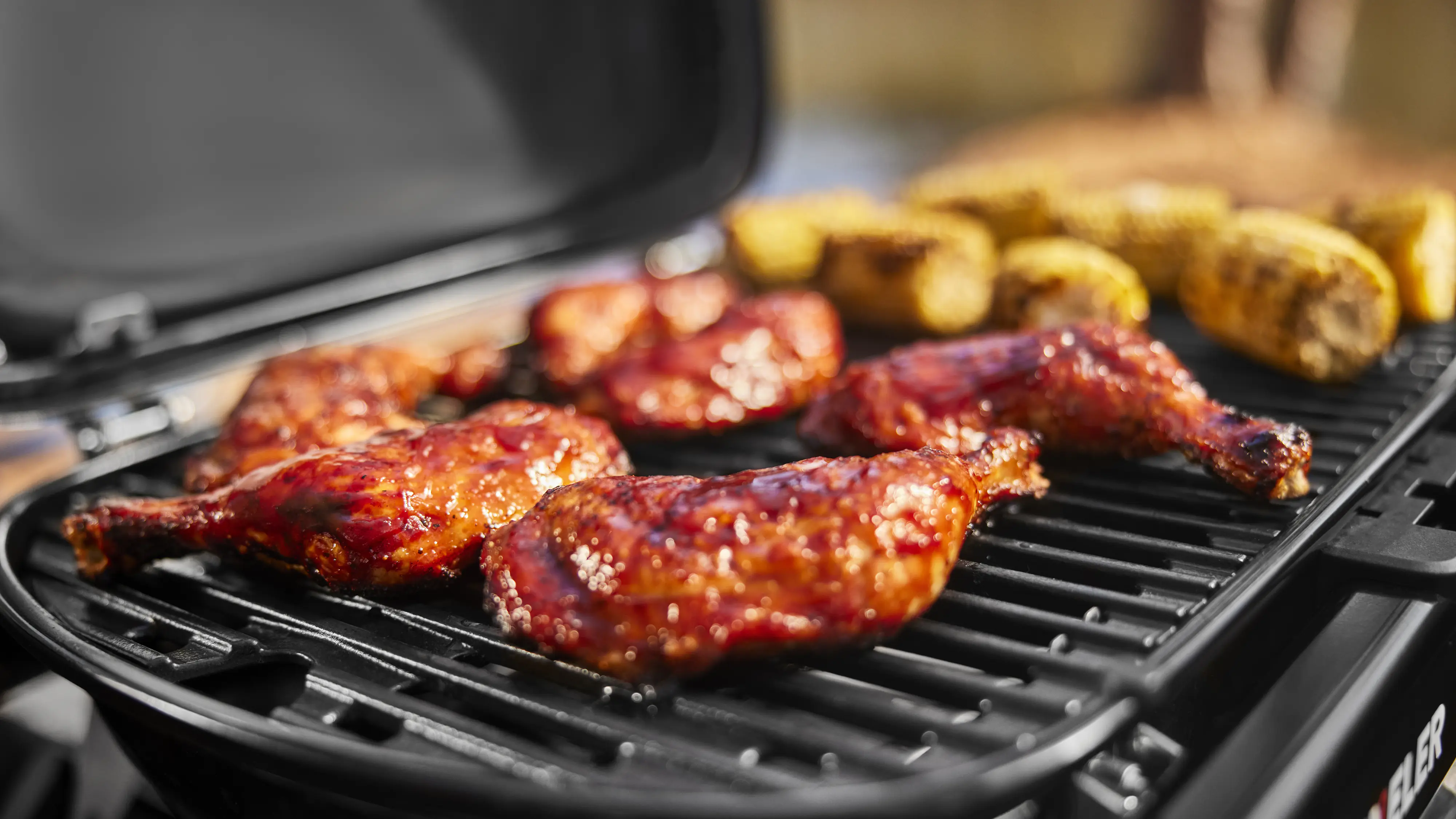 Weber Gasgrill Traveler Compact mobil Grillfläche: 50 x 34 cm