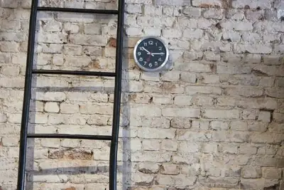 Nextime Tisch- Wanduhr Station Ø 19 cm schwarz