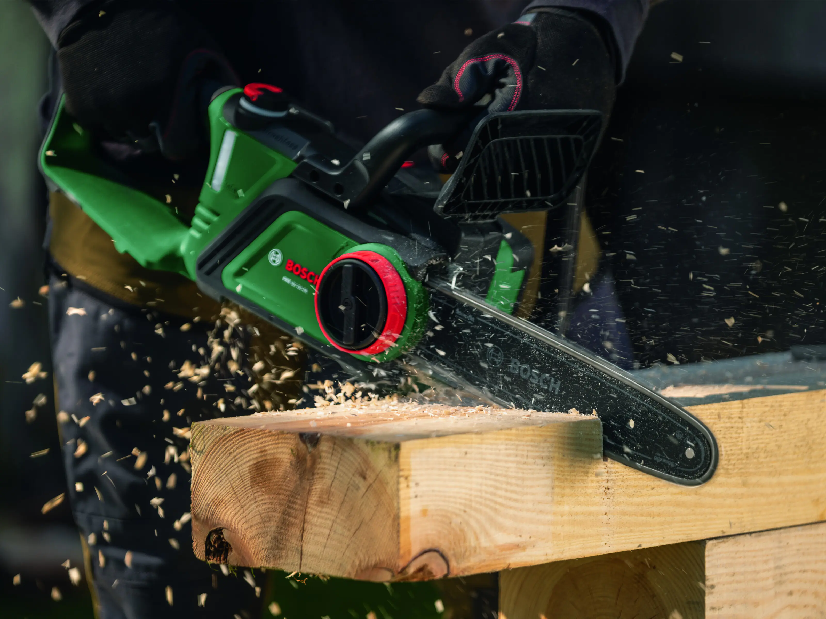Bosch Akku Kettensäge PKE 18V-30-28​ inkl. Akku & Ladegerät 30 cm Schwertlänge