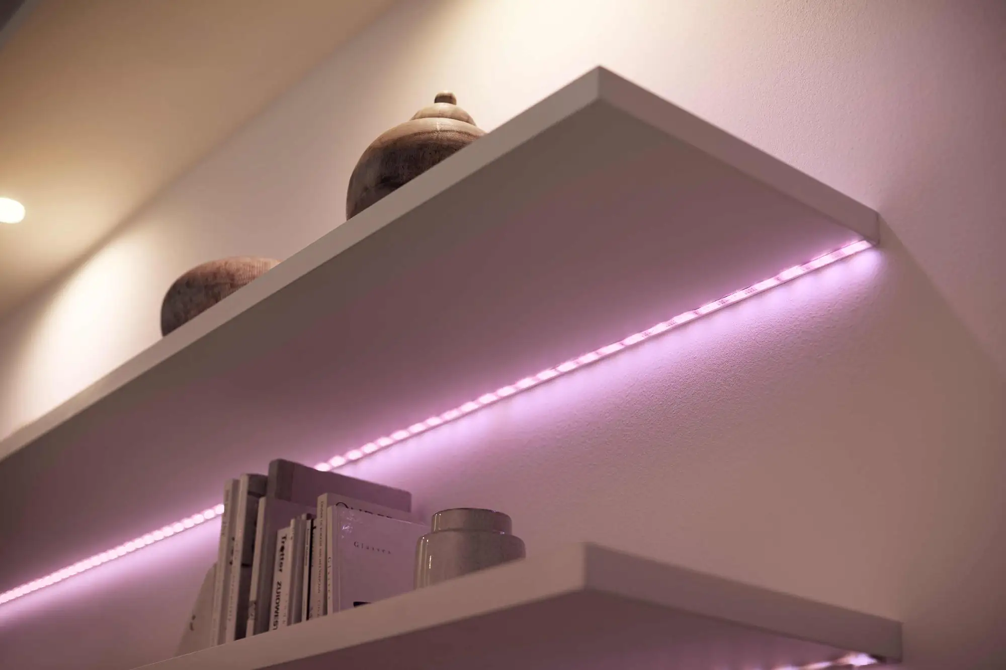 WiZ LED Lightstrip Tunable White & Color Erweiterung 1 m RGBW WiZ LED Lightstrip Tunable White & Color Erweiterung 1 m RGBW