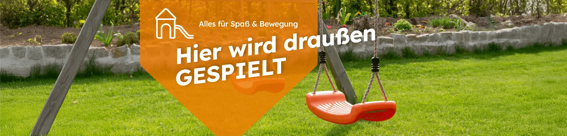 Garten mit Schaukel im Grünen. Text im Bild: Alles für Spaß & Bewegung – Hier wird draußen gespielt.