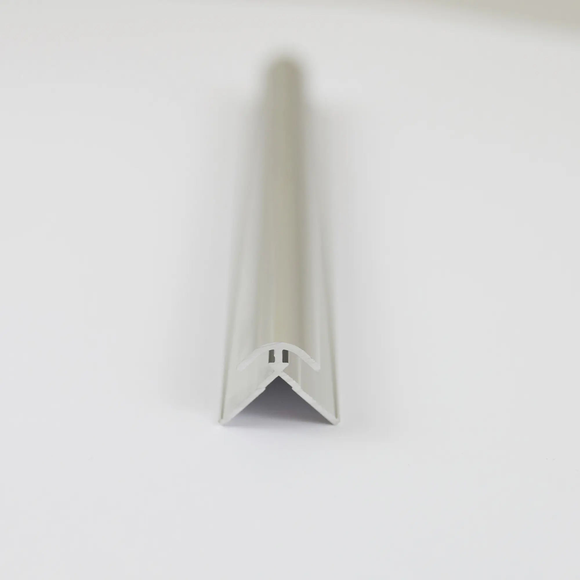 Breuer Profil Ecke aussen 2,3x2,3x210 cm, alu chromeffekt Breuer Profil Ecke aussen 2,3x2,3x210 cm, alu chromeffekt