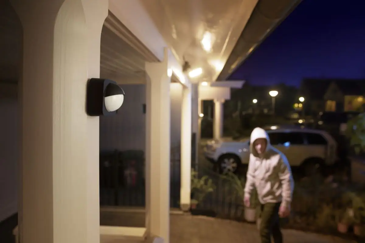 Philips Hue Bewegungsmelder Outdoor schwarz batteriebetrieben IP 54