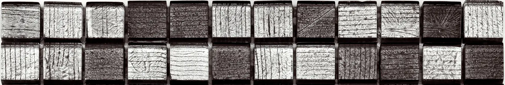 Fliesenbordüre Glas 5 x 30 cm silver-schwarz Steingröße: ca. 2,3 x 2,3 cm Fliesenbordüre Glas 5 x 30 cm silver-schwarz Steingröße: ca. 2,3 x 2,3 cm