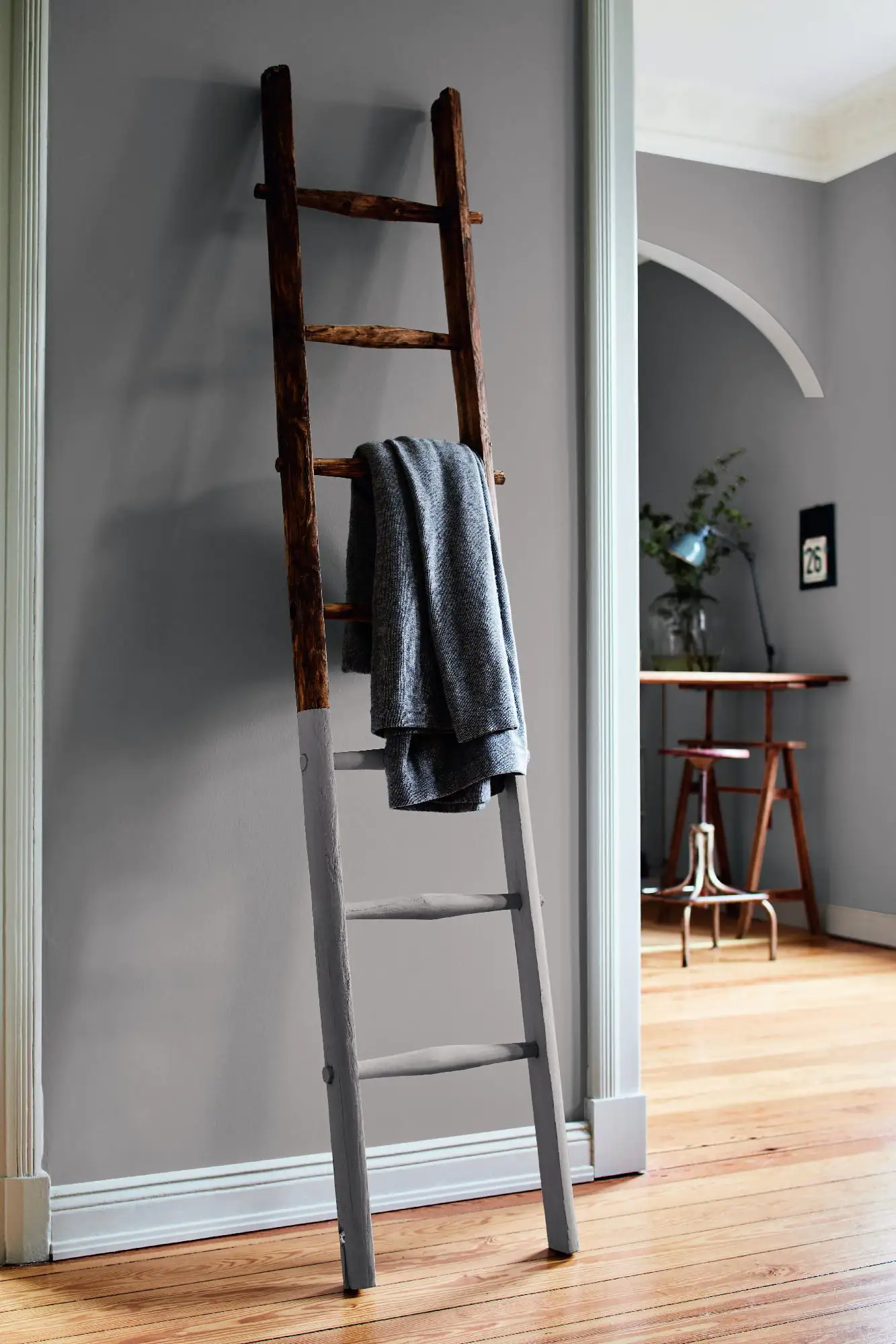 Alpina Feine Farben Sprühlack No. 02 Nebel im November  mittelgrau edelmatt 400 ml