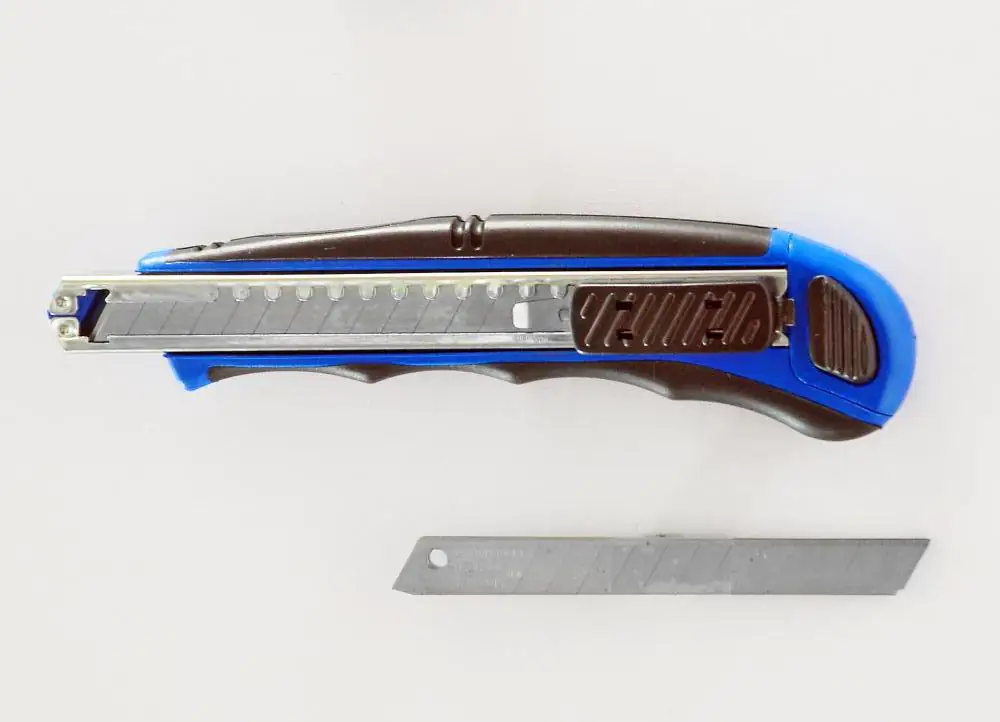 Nespoli Profi-Messer Mini-Cut 9 mm blau