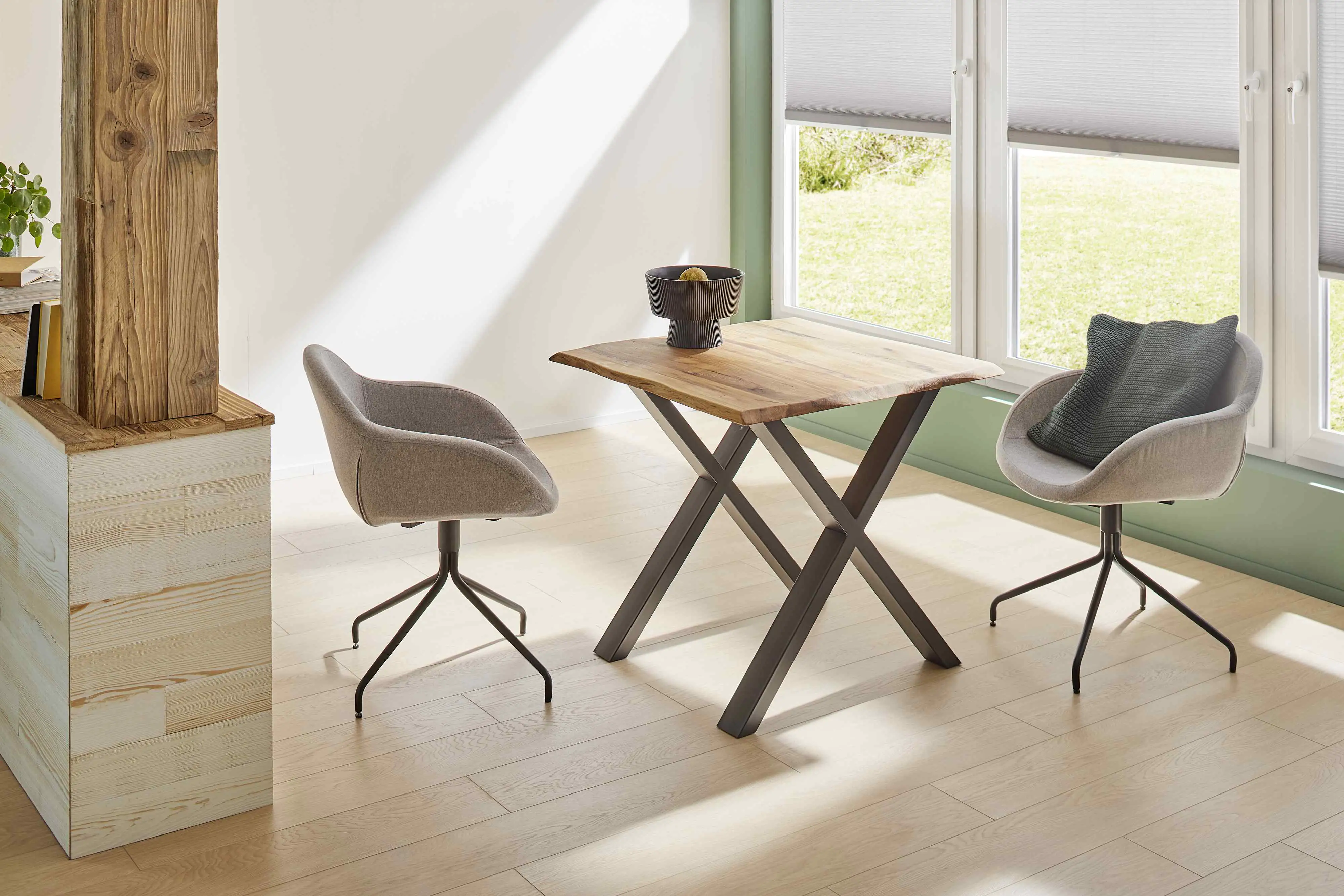 Tischplatte Eiche massiv 80 x 80 cm 26 mm mit natürlicher Kante Tischplatte Eiche massiv 80 x 80 cm 26 mm mit natürlicher Kante