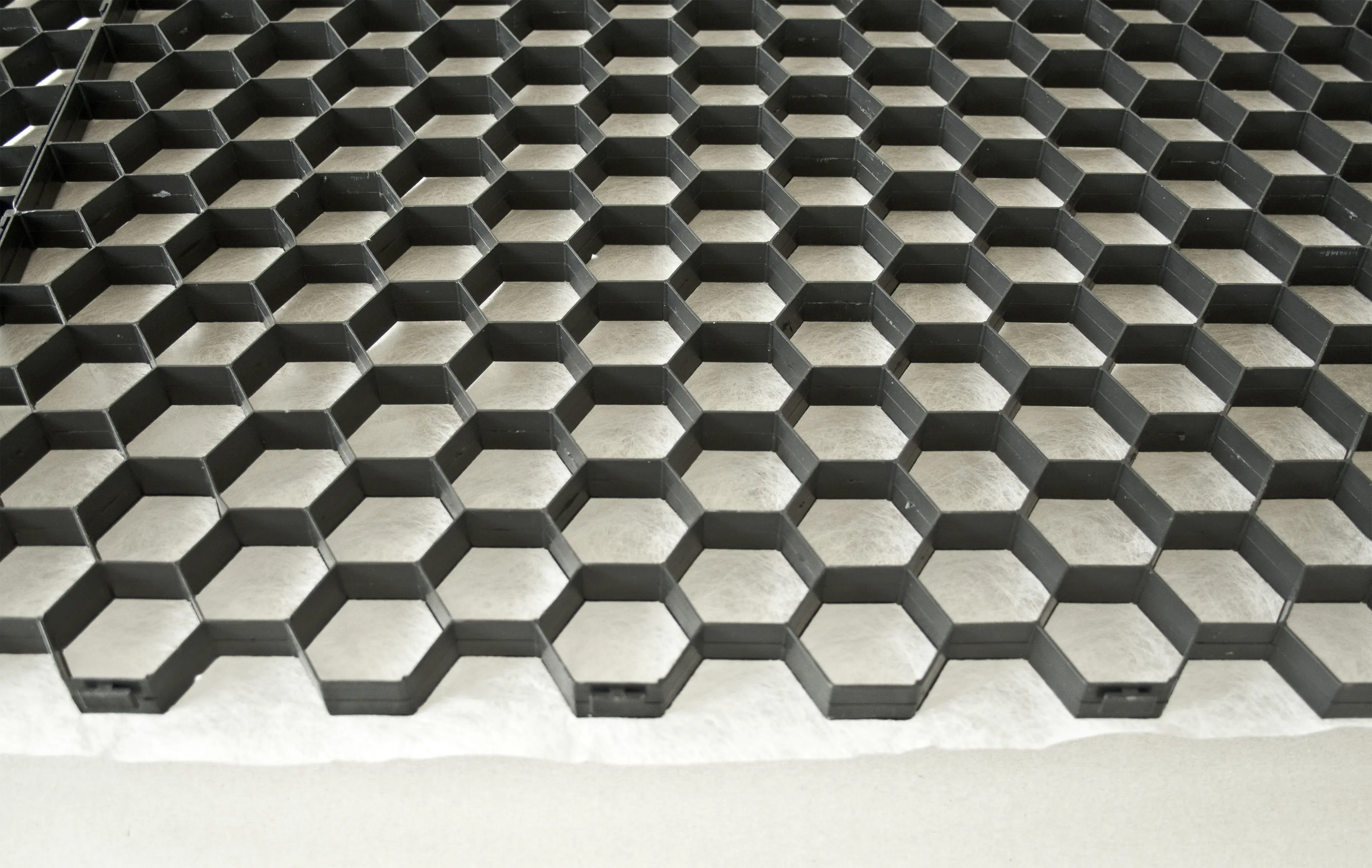 WIGAWay Kiesstabilisierung 115 x 80 x 1,8 cm schwarz inkl. Antiunkrautvlies