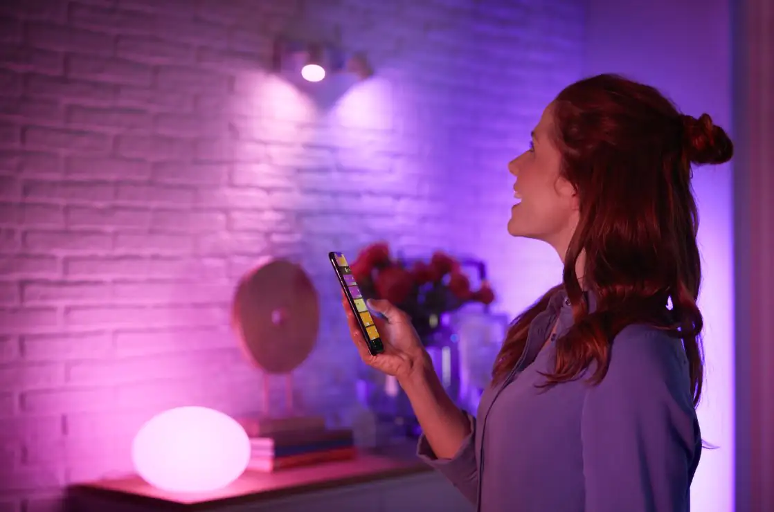 Philips Hue LED Tischleuchte White & Color Ambiance Flourish weiß Ø 26,1 cm Philips Hue LED Tischleuchte White & Color Ambiance Flourish weiß Ø 26,1 cm