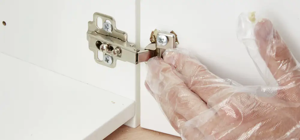 Fischer Möbelretter Die schnelle Reparaturmasse.