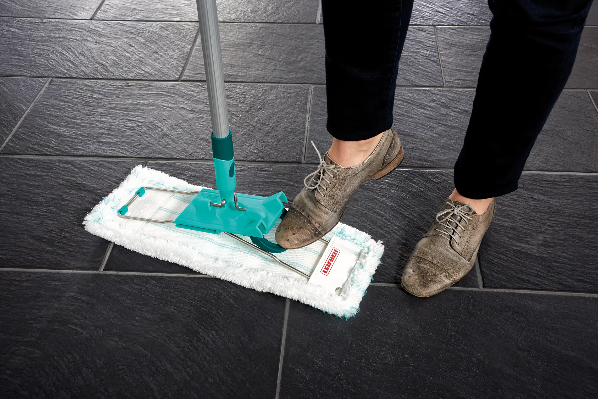 Leifheit Bodenwischer Profi Micro Duo 42 cm Wischbreite Leifheit Bodenwischer Profi Micro Duo 42 cm Wischbreite