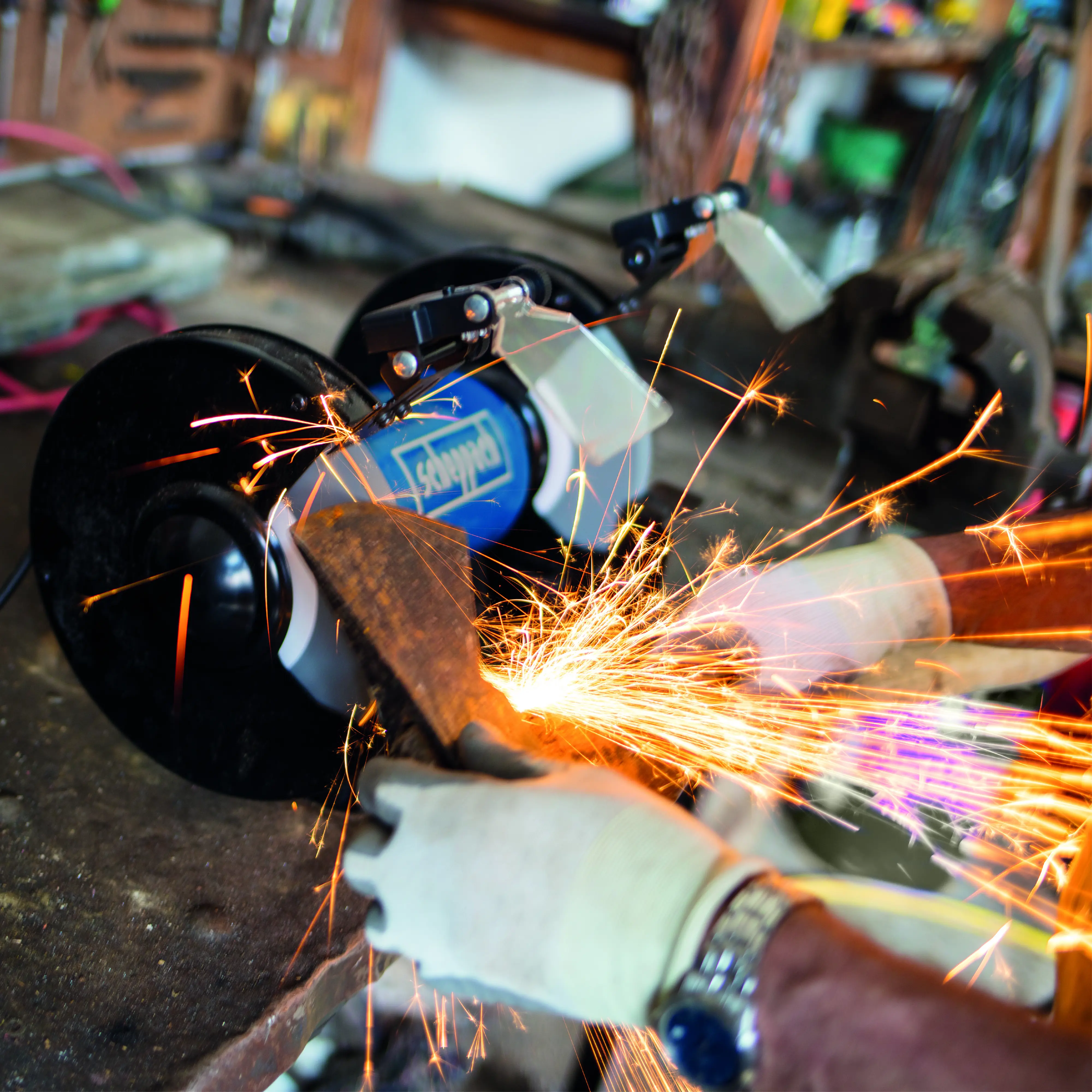 Scheppach Doppelschleifer SM150LB 400 W 2850 U/min 150 mm K36 LED und Funkenschutz