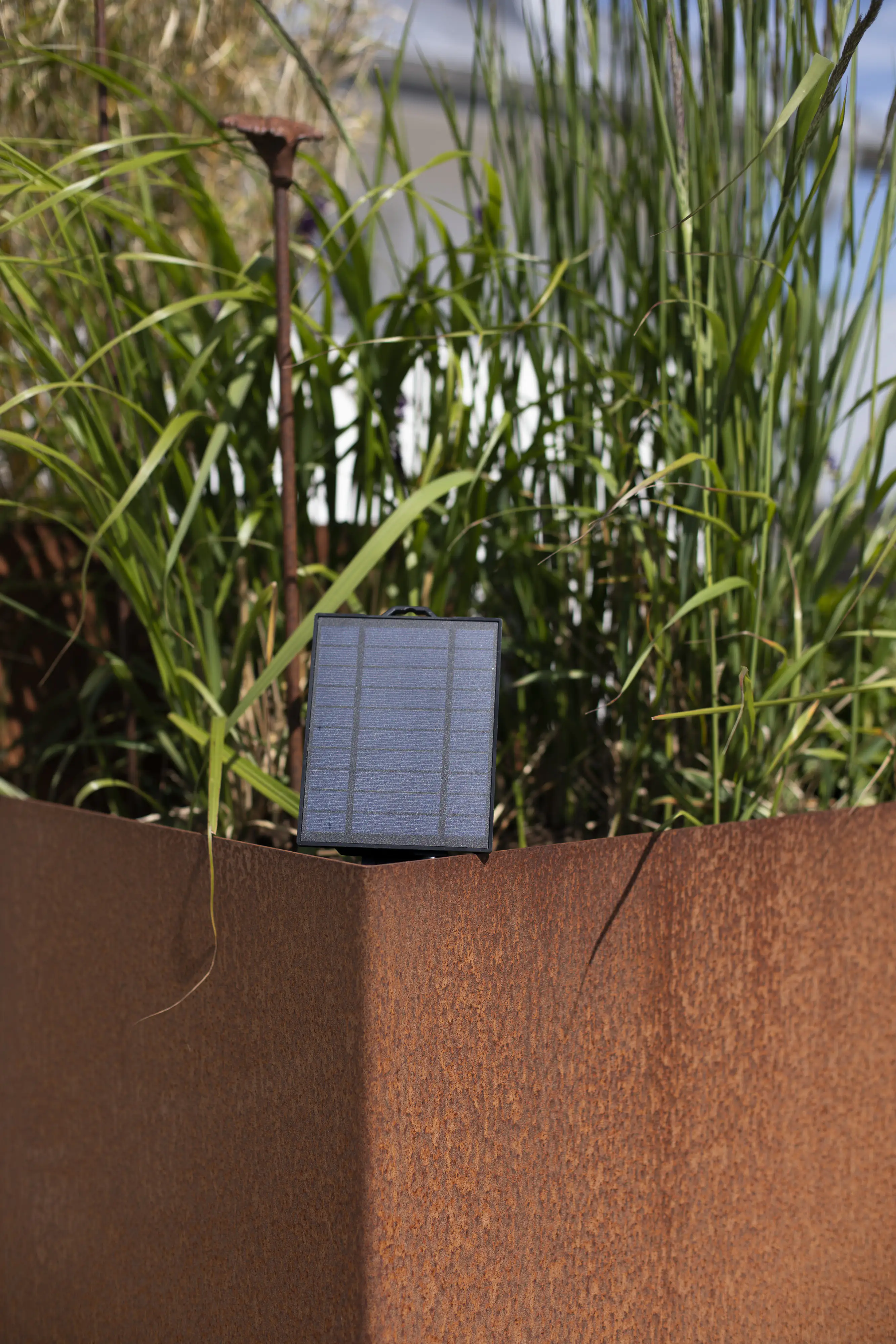 Konstsmide Solar-Batteriebox inkl. Fernbedienung und USB Kabel Konstsmide Solar-Batteriebox inkl. Fernbedienung und USB Kabel