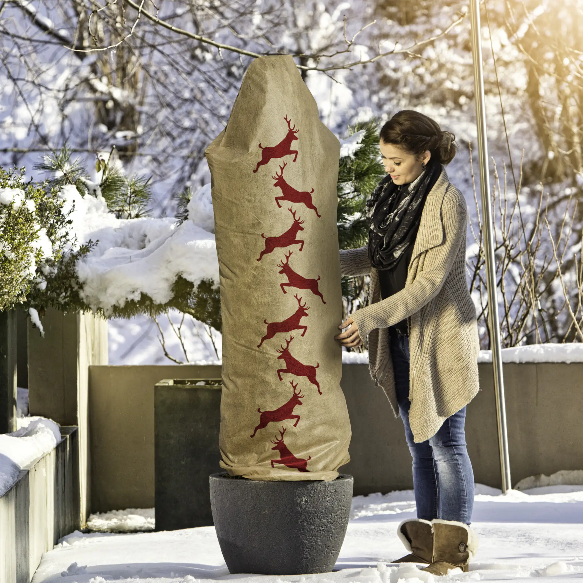 9003117068858 Windhager Deko-Haube Protect XL 1,1 x 1,1 m, beige mit Hirschmotiv