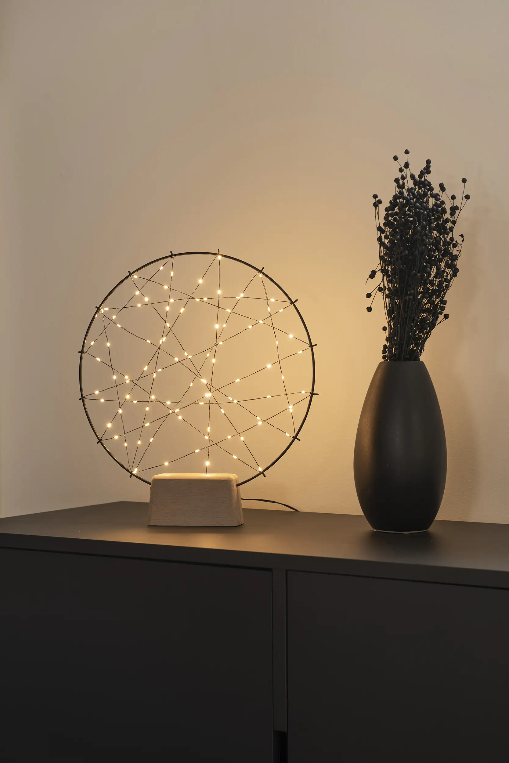 Konstsmide LED Metallsilhouette Ring mit Holzfuß schwarz 36 x 5 x 39,5 cm