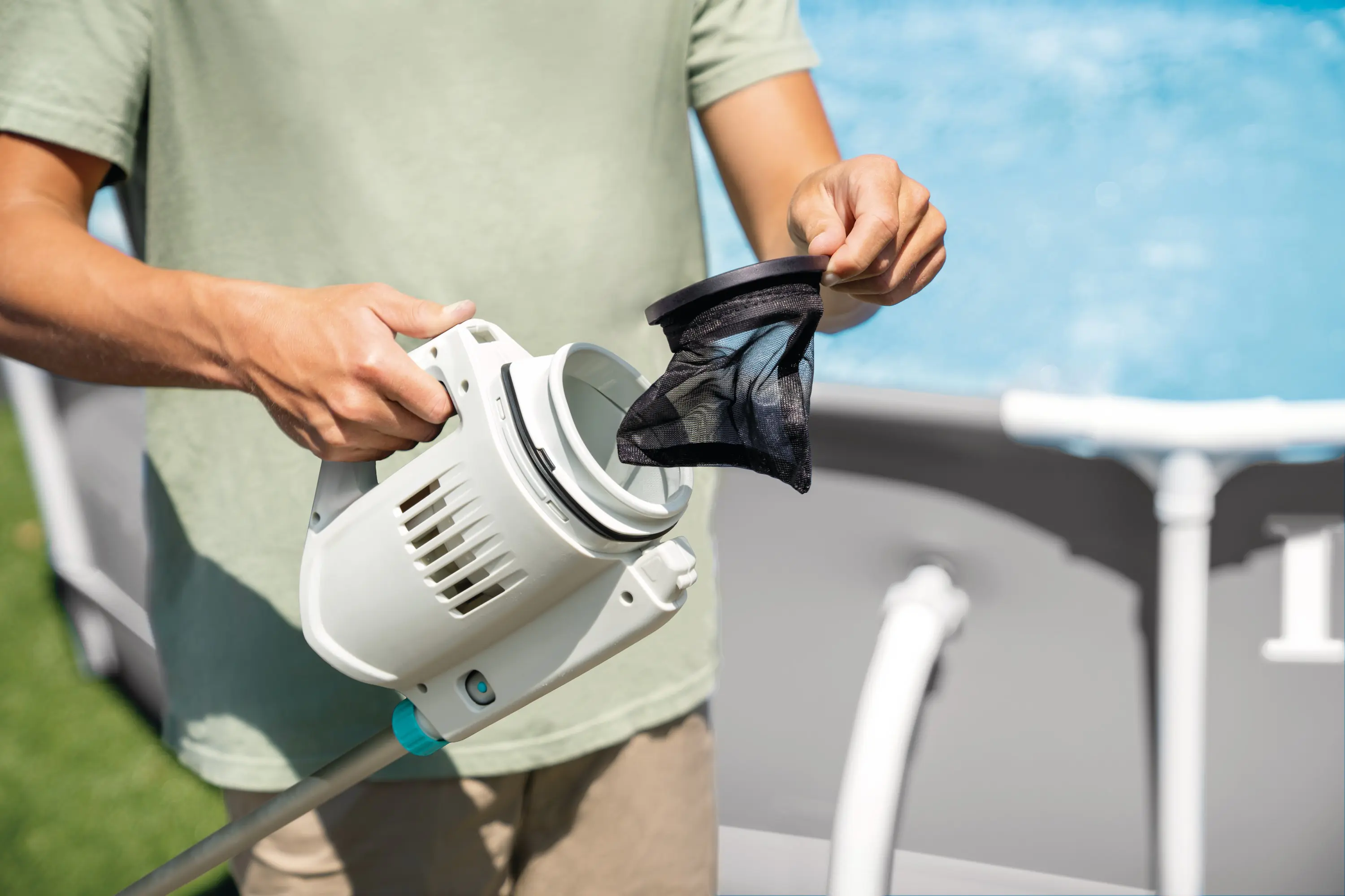 Intex Akku Poolsauger ZR100 inkl. 2 Reinigungsbürsten