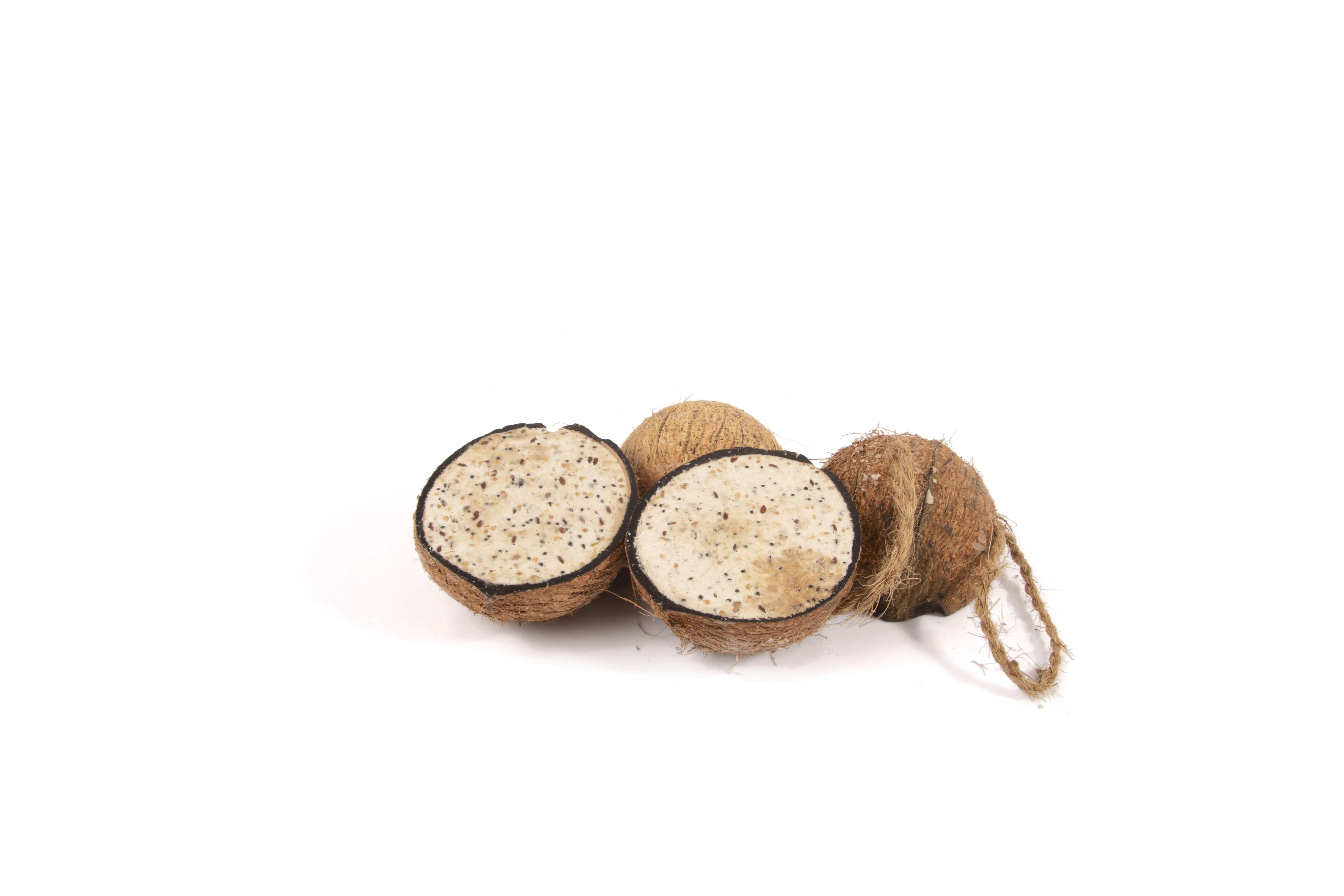 5051054254913 4 Halbe Kokosnüsse mit Vogelfutter Inhalt gesamt ca. 800 g