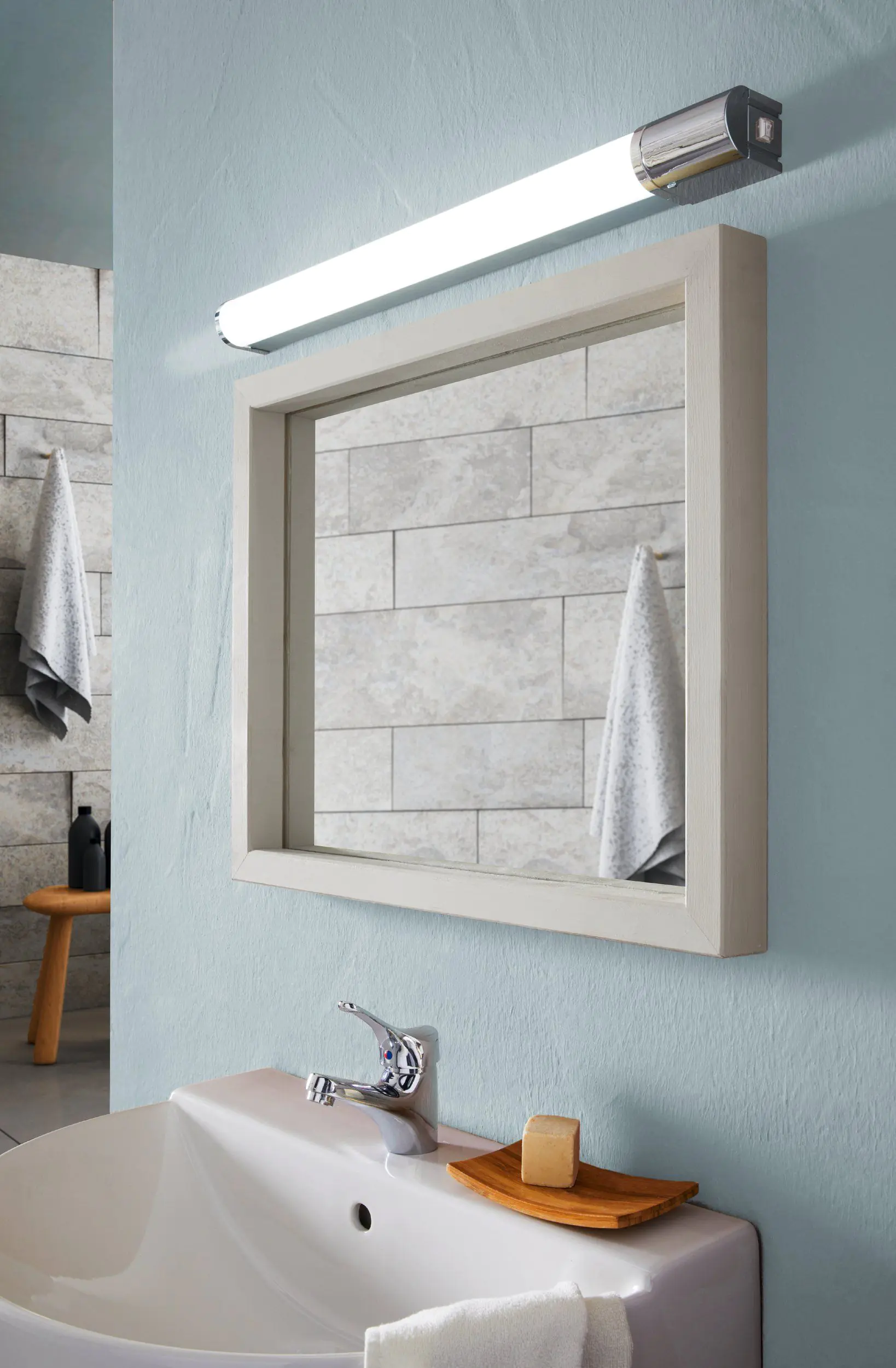 Eglo LED Spiegelleuchte Tragacete 1 silber-chrom 68 x 5,5 cm neutralweiß