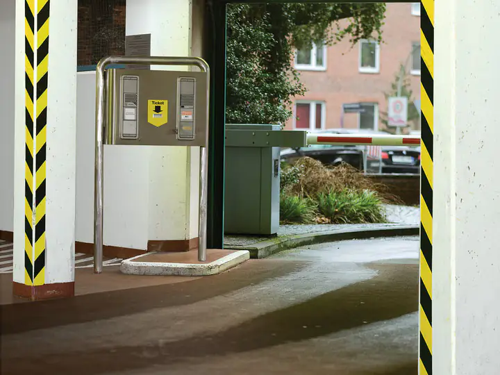 tesa Markierungs- und Warnklebeband Signal 66 m x 50 mm, gelb-schwarz