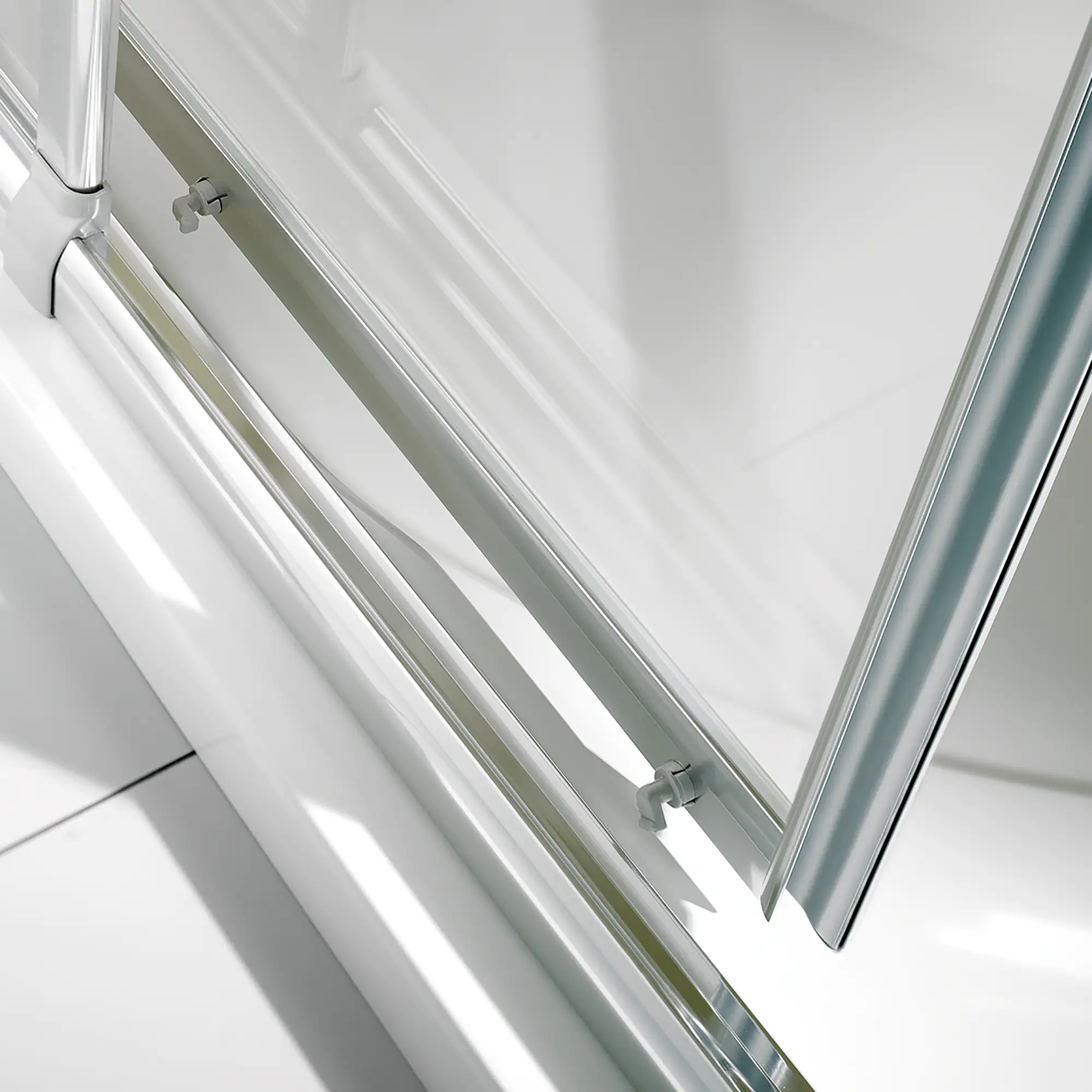 4007641605546_1 Breuer Fara 4 Eckdusche Diagonaleinstieg 80 x 90 cm breit Alu matt