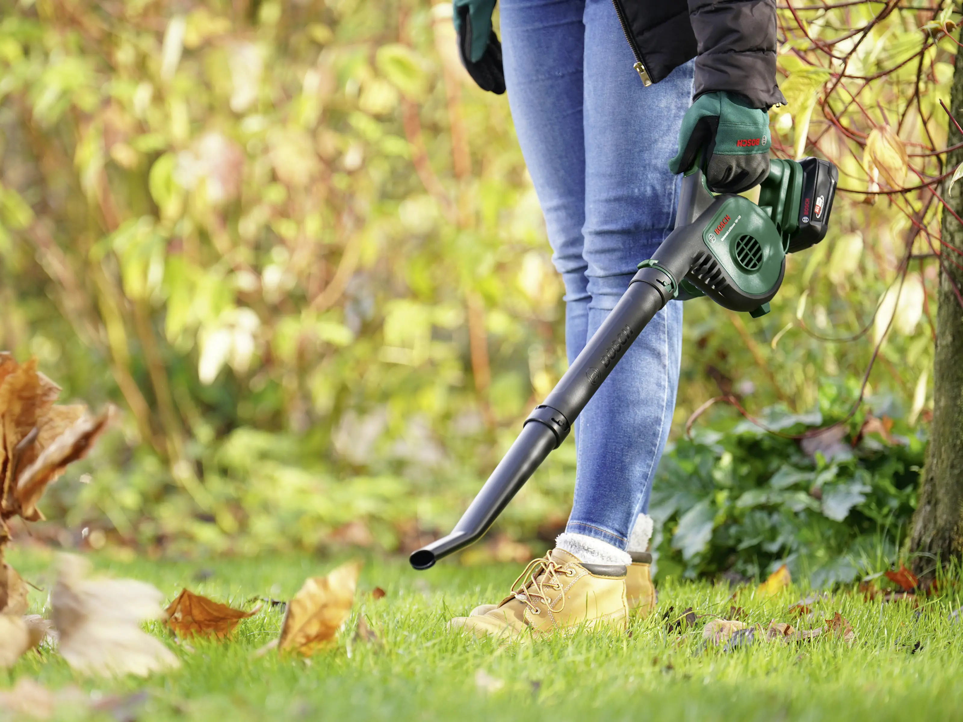 Bosch Akku-Laubbläser 18V UniversalLeafBlow solo Bosch Akku-Laubbläser 18V UniversalLeafBlow solo