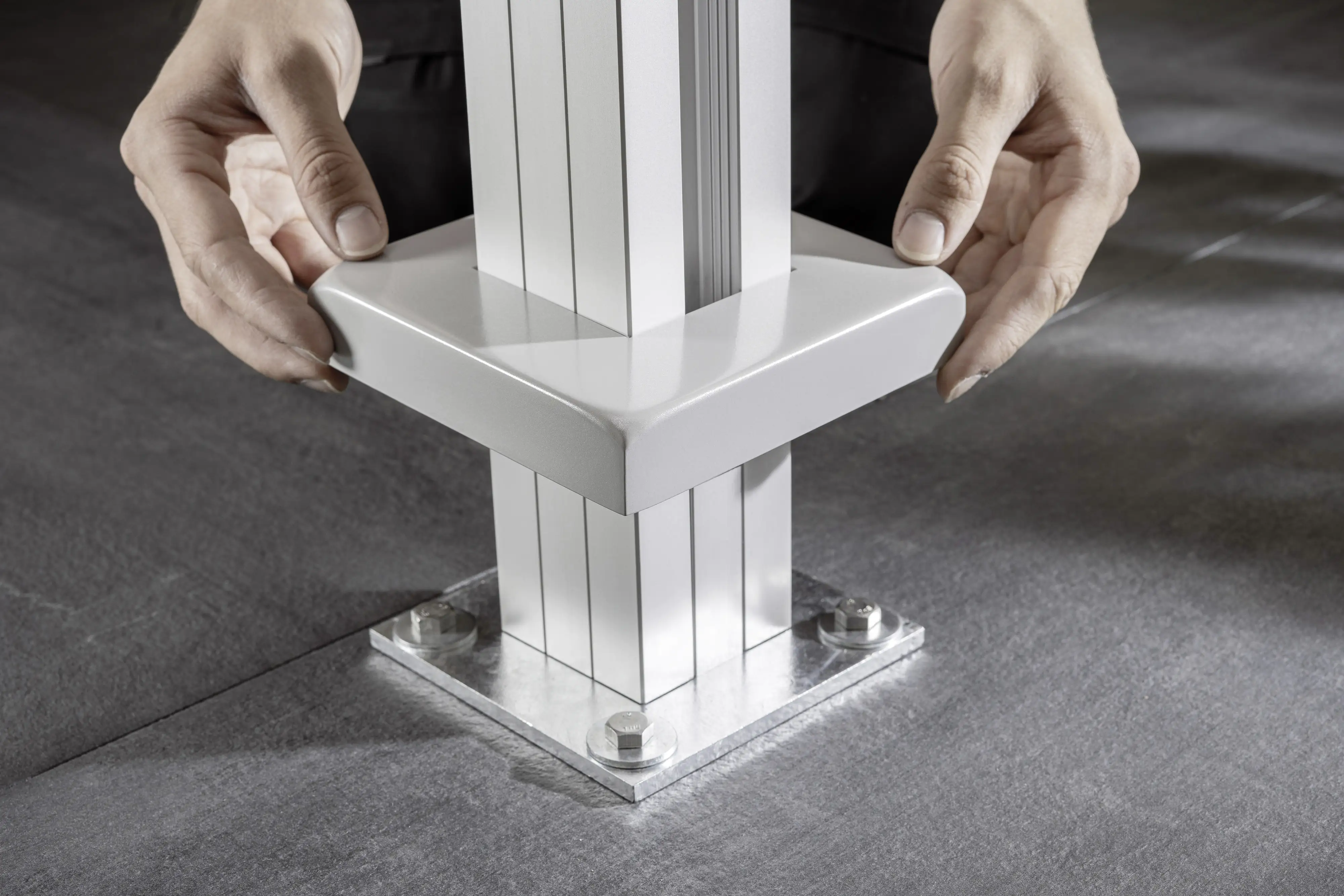 Ambiente Aluminium-Abdeckkappe 145 x 145 x 28 mm, Eloxal Silber