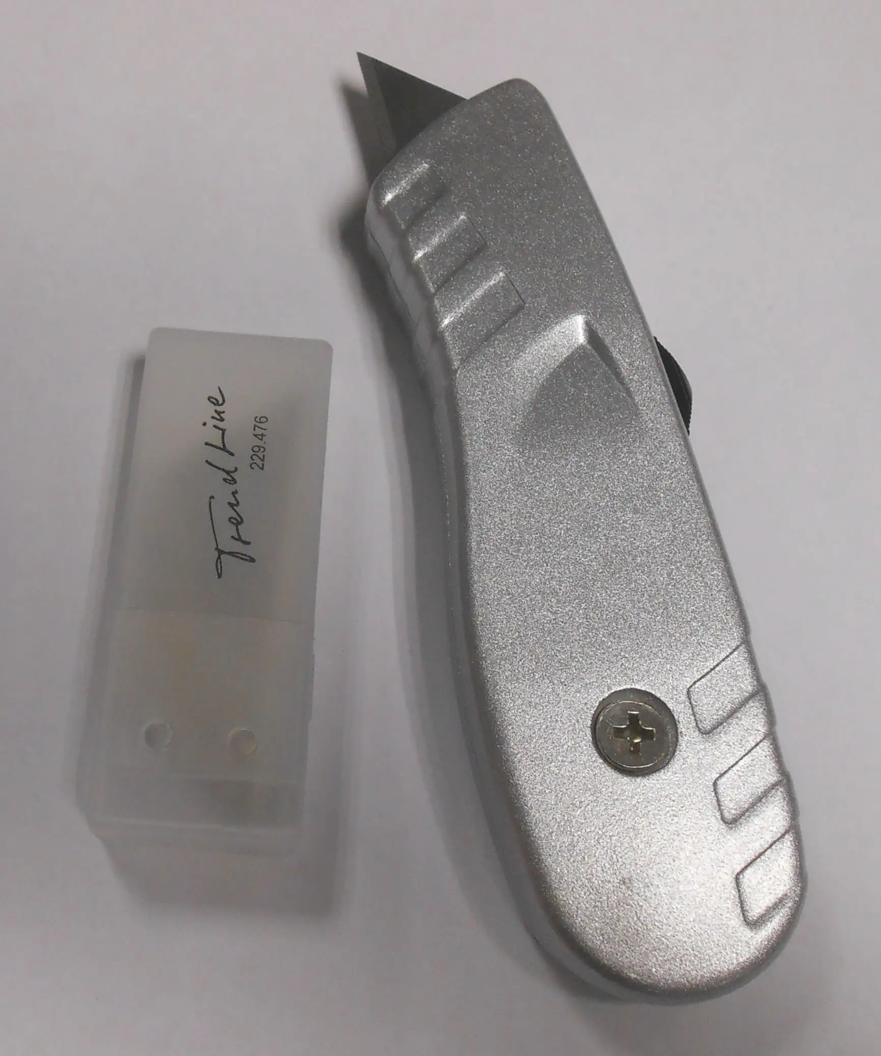 TrendLine Trapezklingenmesser mit Ersatzklinge