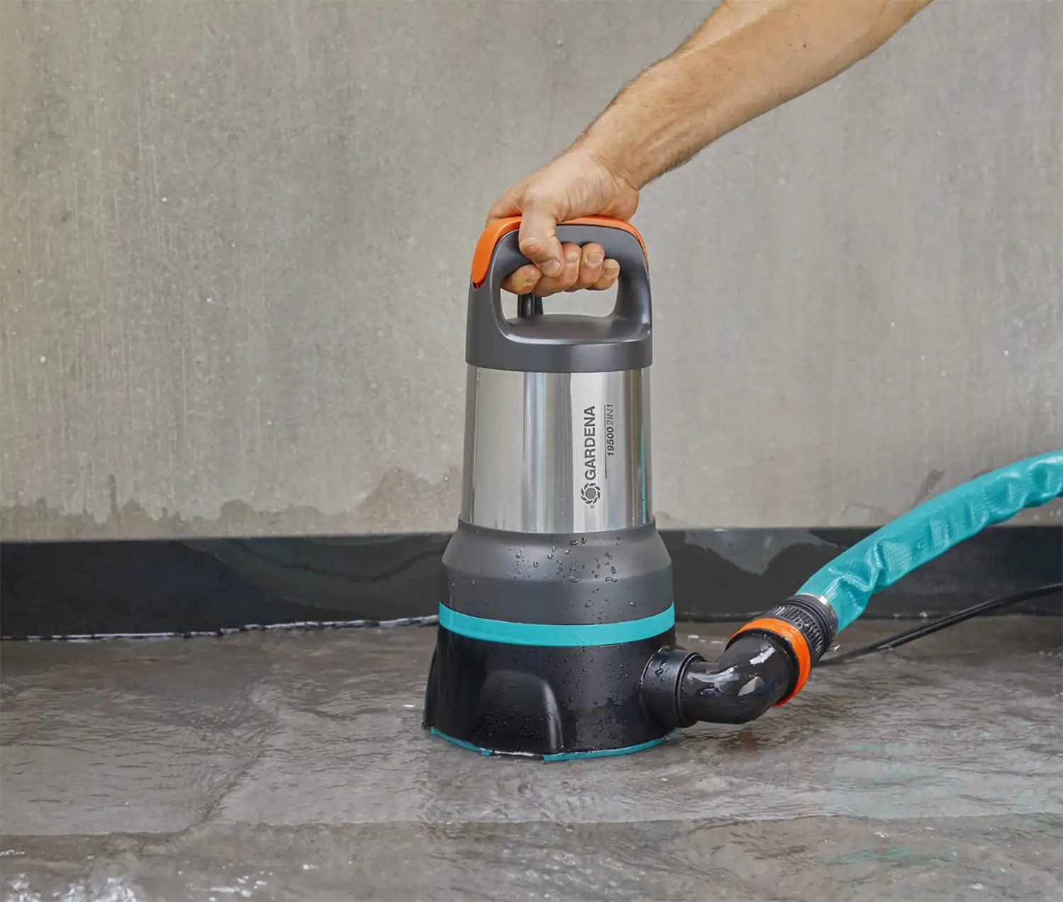 Gardena Klar-/Schmutzwasser Tauchpumpe 19500 Aquasensor 19500 l/h 860 W