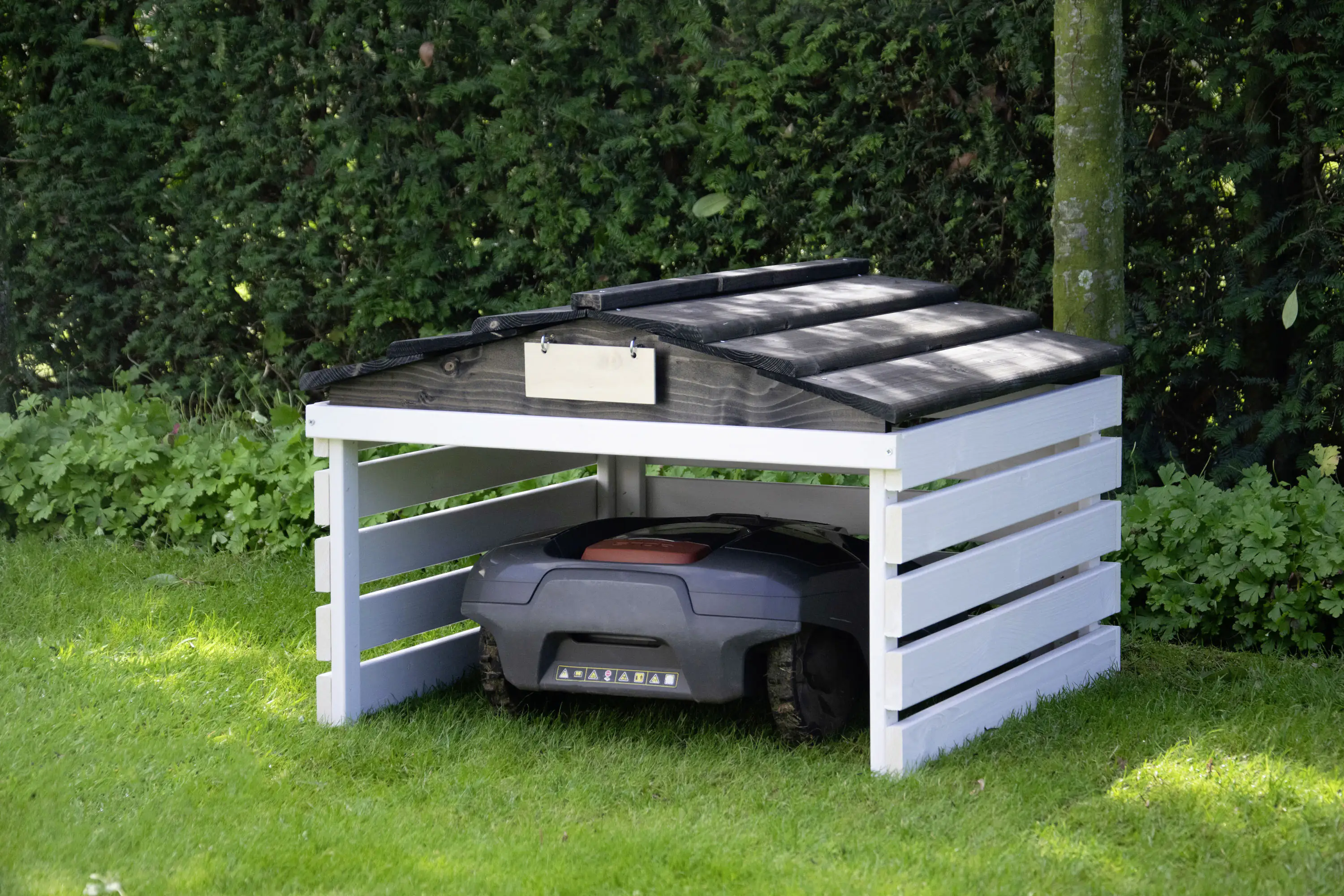 Dobar Mähroboter-Garage mit Schild weiß schwarz 78,5 x 74 x 52,5 cm