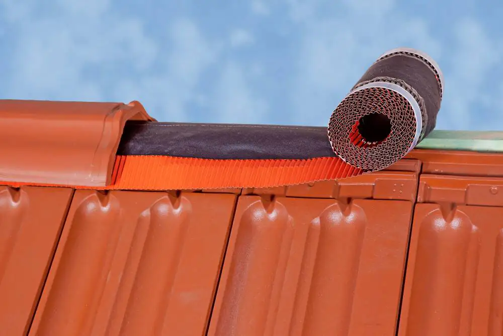 Sarei First- und Gratrolle mit Spinnvlies 5 m x 320 mm ziegelrot