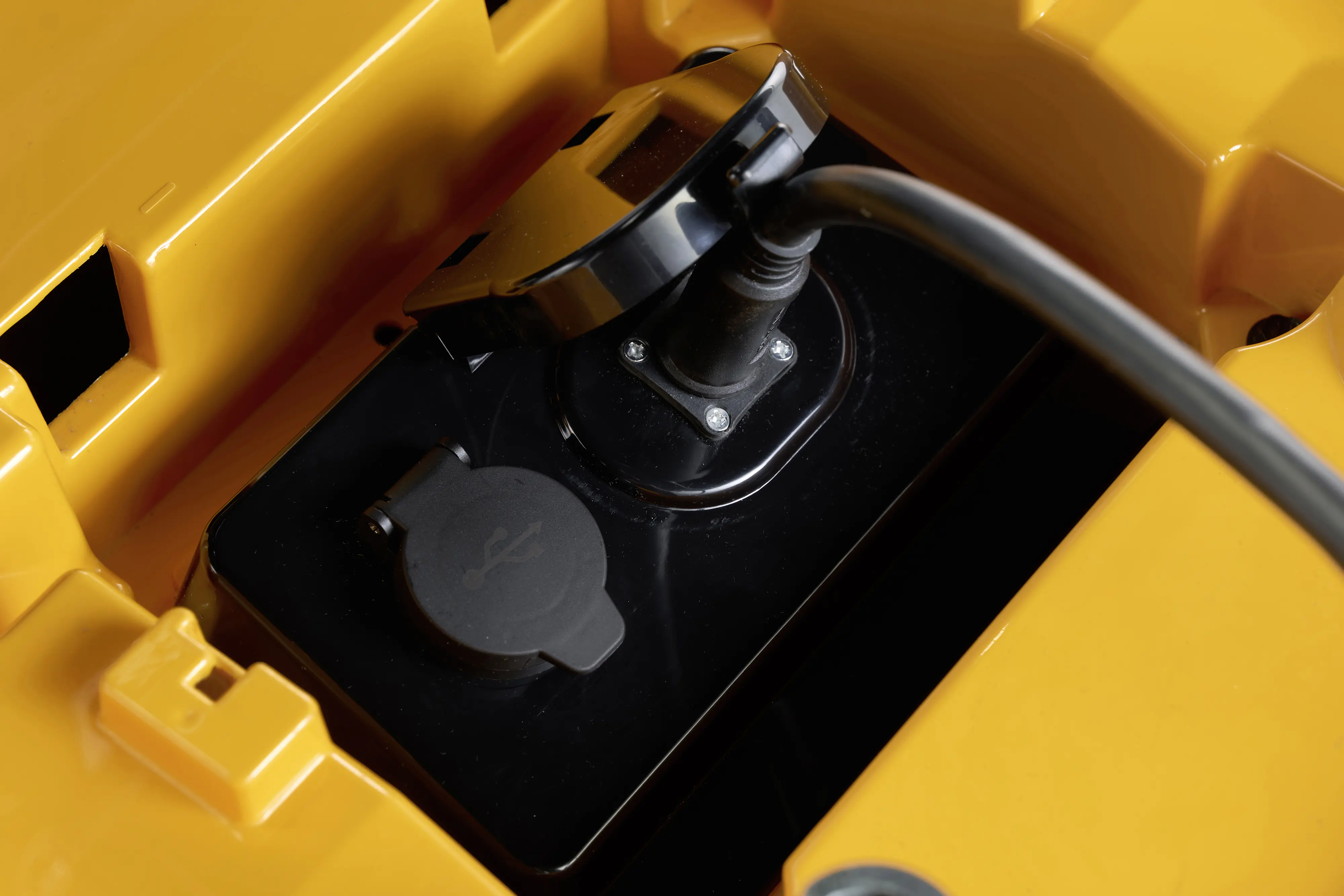 Stiga Akku Rasentraktor Tornado 398e, 48 V, 98 cm Schnittbreite