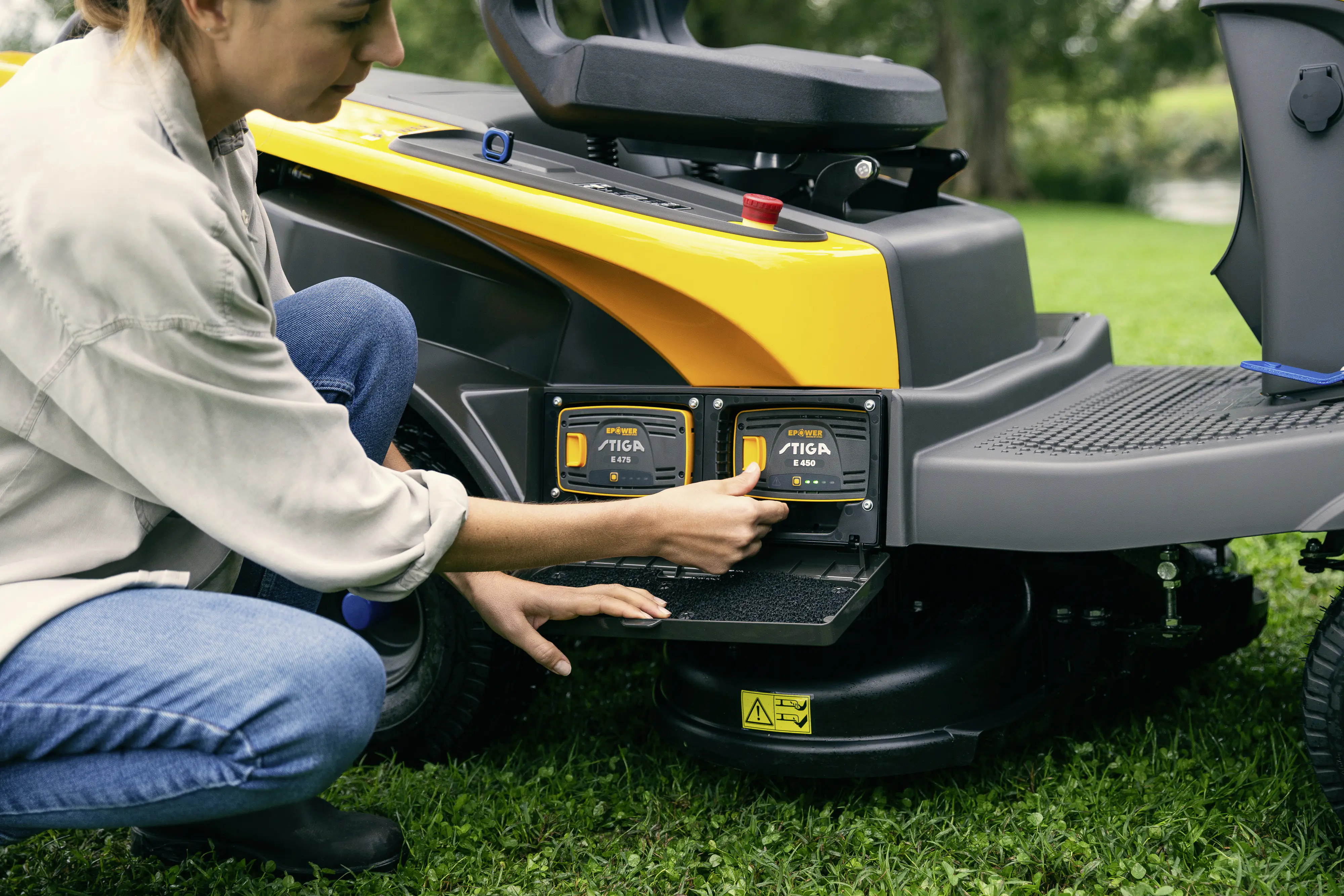 Stiga Akku-Rasentraktor Swift 372e, inkl. 4 Akkus (3x 7,5Ah und 1x 5Ah )/48V, 72 cm Schnittbreite