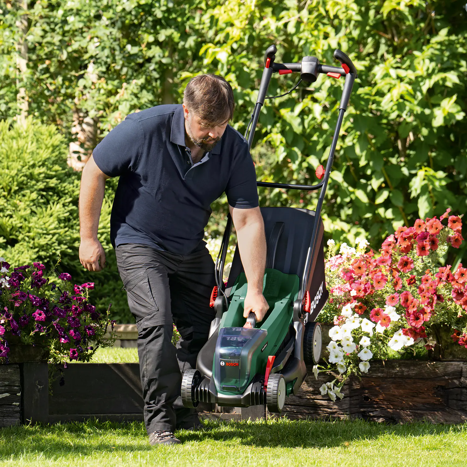 Bosch Akku-Rasenmäher UniversalRotak 2 x 18 V 37 cm Schnittbreite Solo
