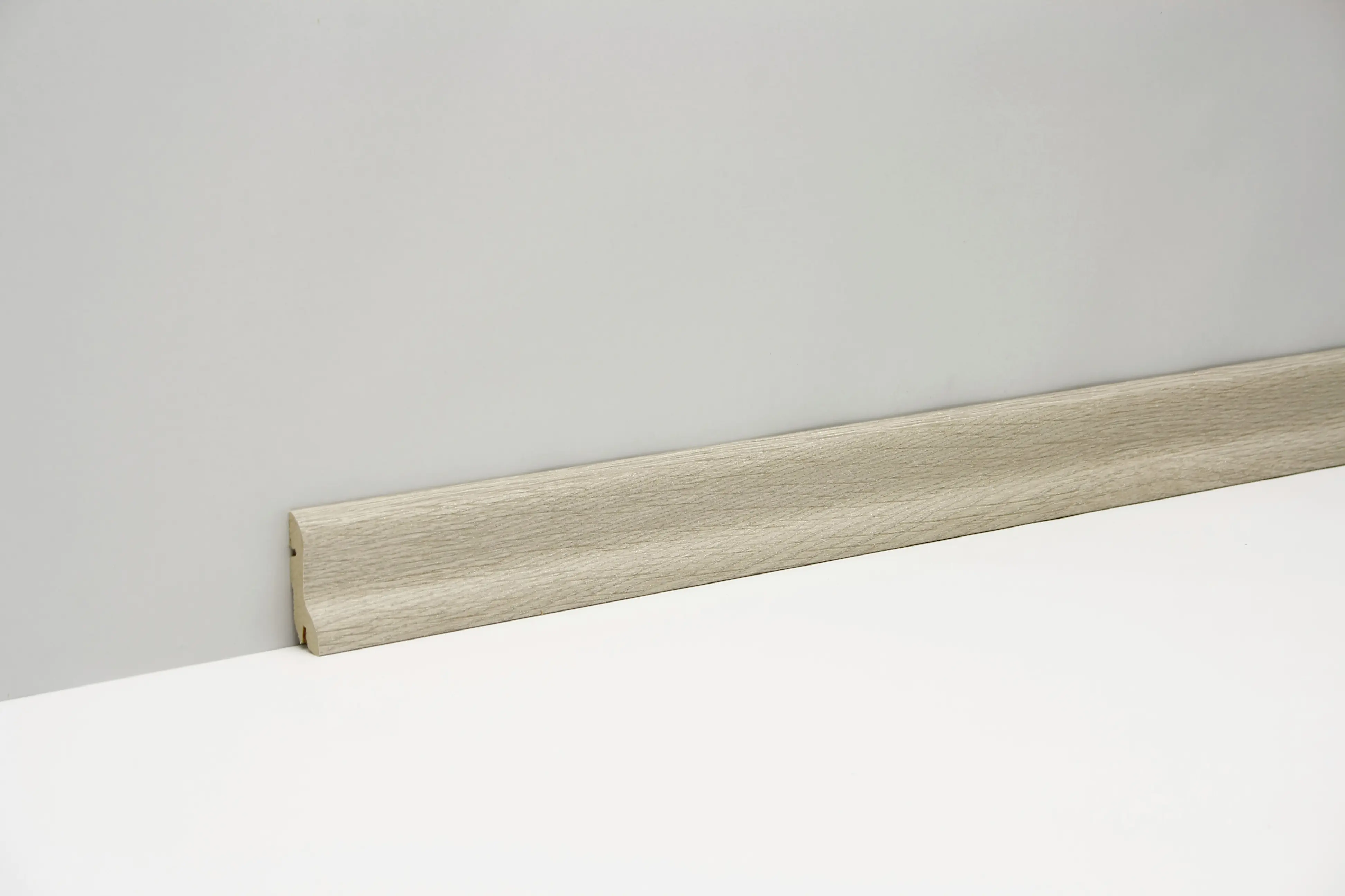 Classen Clip-Fußleiste 240 cm 40 x 20 mm Silberesche Classen Clip-Fußleiste 240 cm 40 x 20 mm Silberesche