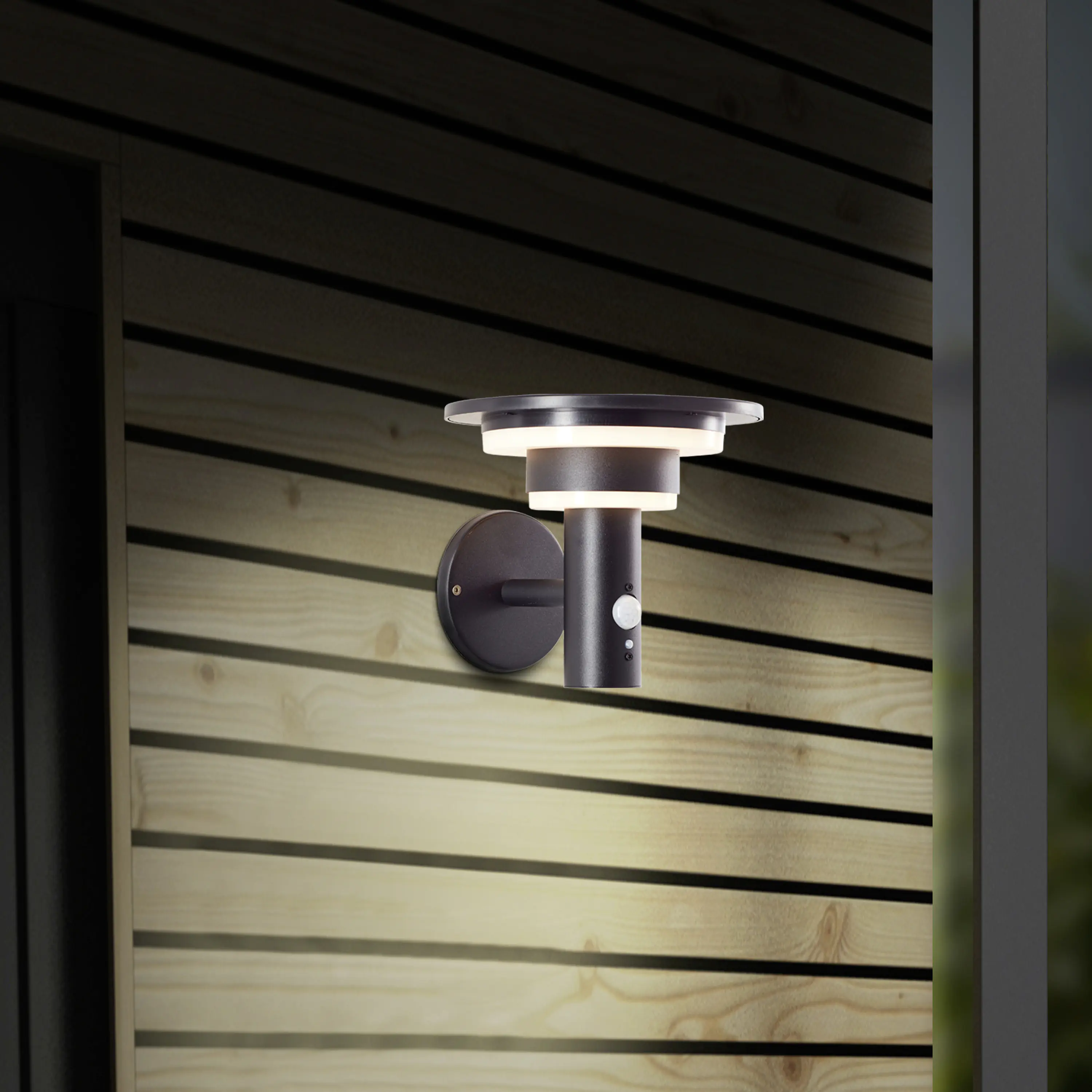 Brilliant Solar-Außenwandleuchte Garvina 3W warmweiß Bewegungsmelder