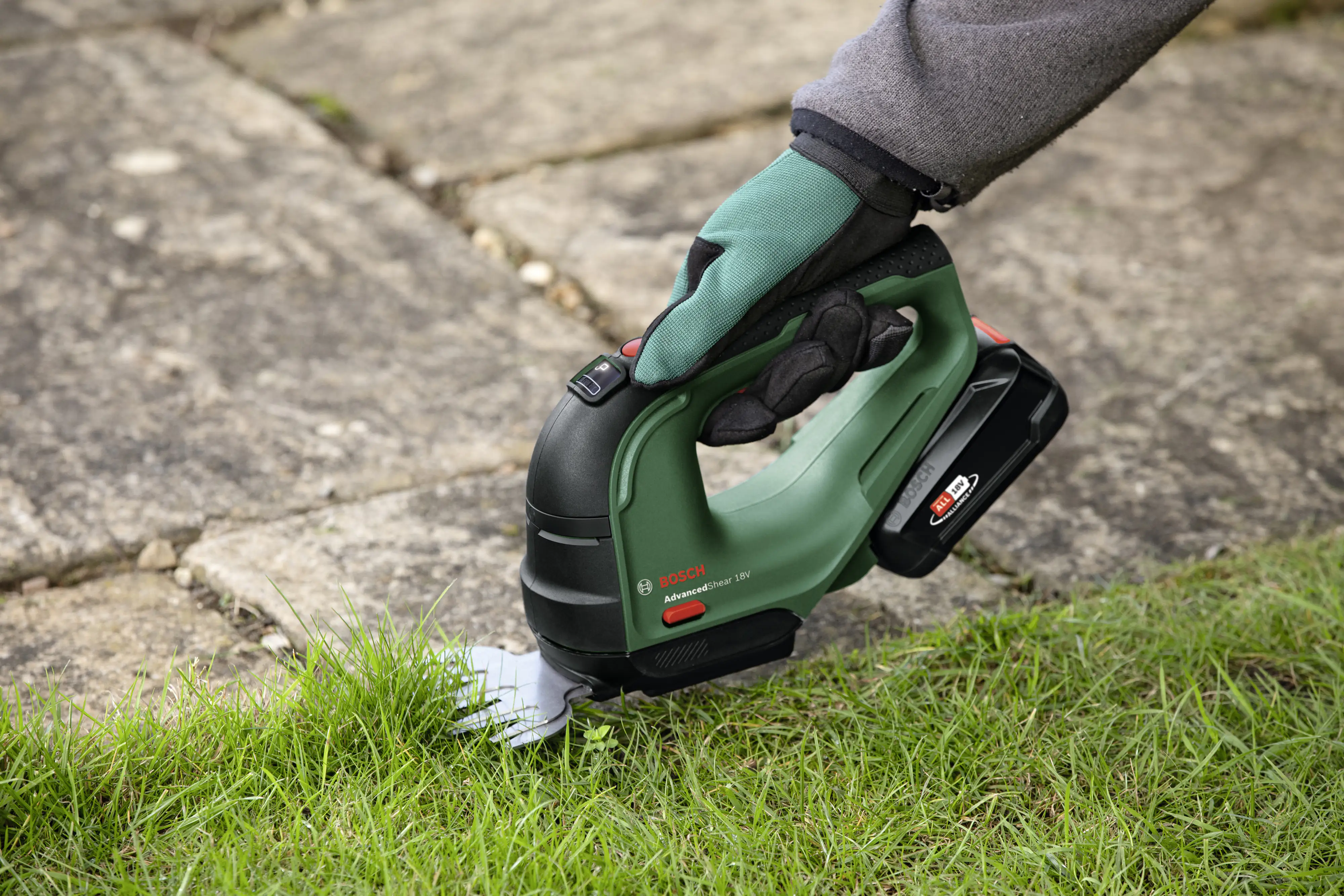 Bosch Akku-Strauch- und Grasscheren-Set AdvancedShear 18V-10 18 V, 2,0 Ah Bosch Akku-Strauch- und Grasscheren-Set AdvancedShear 18V-10 18 V, 2,0 Ah
