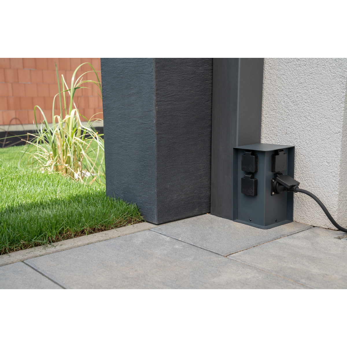 Unitec Gartensäule mit 4 Schutzkontakt-Steckdosen schwarz