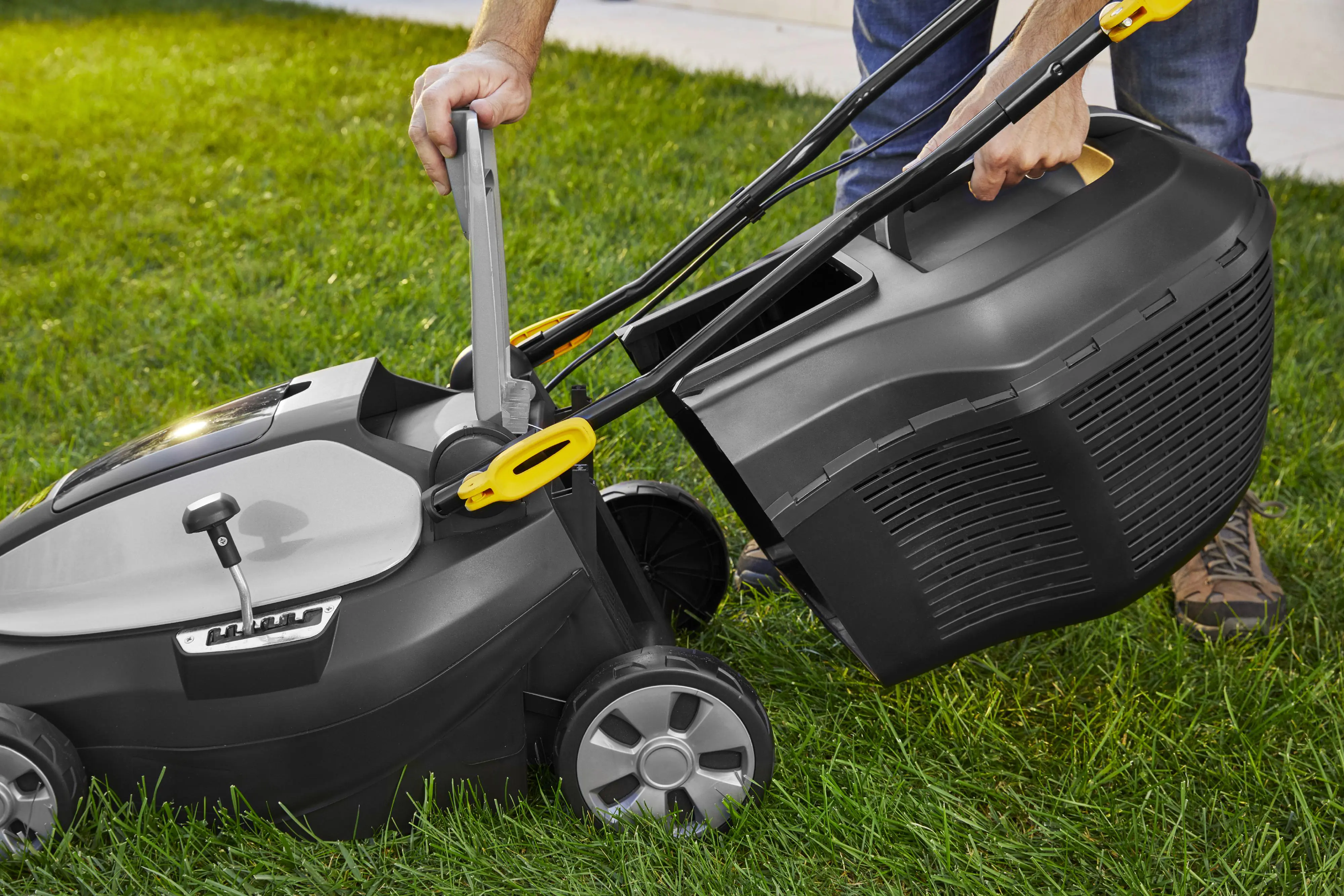 Alpina Akku-Rasenmäher AL 3820 Li 38 cm Schnittbreite inkl. 2 x 4 Ah Akku Alpina Akku-Rasenmäher AL 3820 Li 38 cm Schnittbreite inkl. 2 x 4 Ah Akku