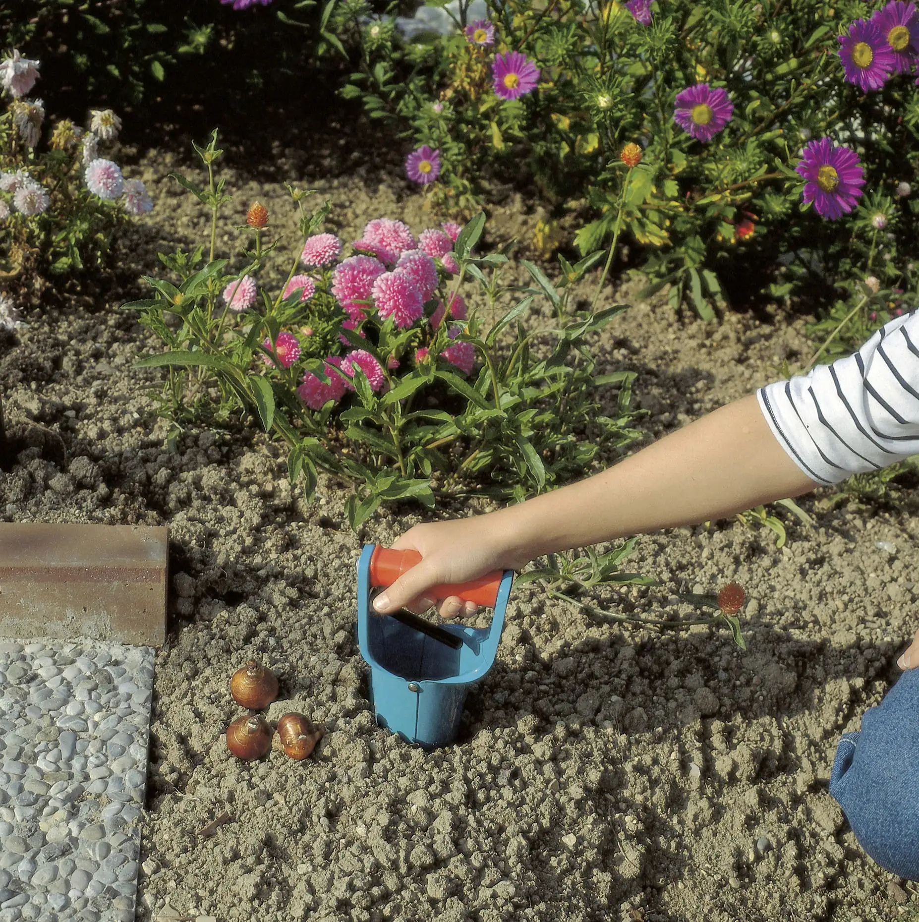 4078500341202_1088143 Gardena Blumenzwiebel Pflanzer mit Auslöseautomatik