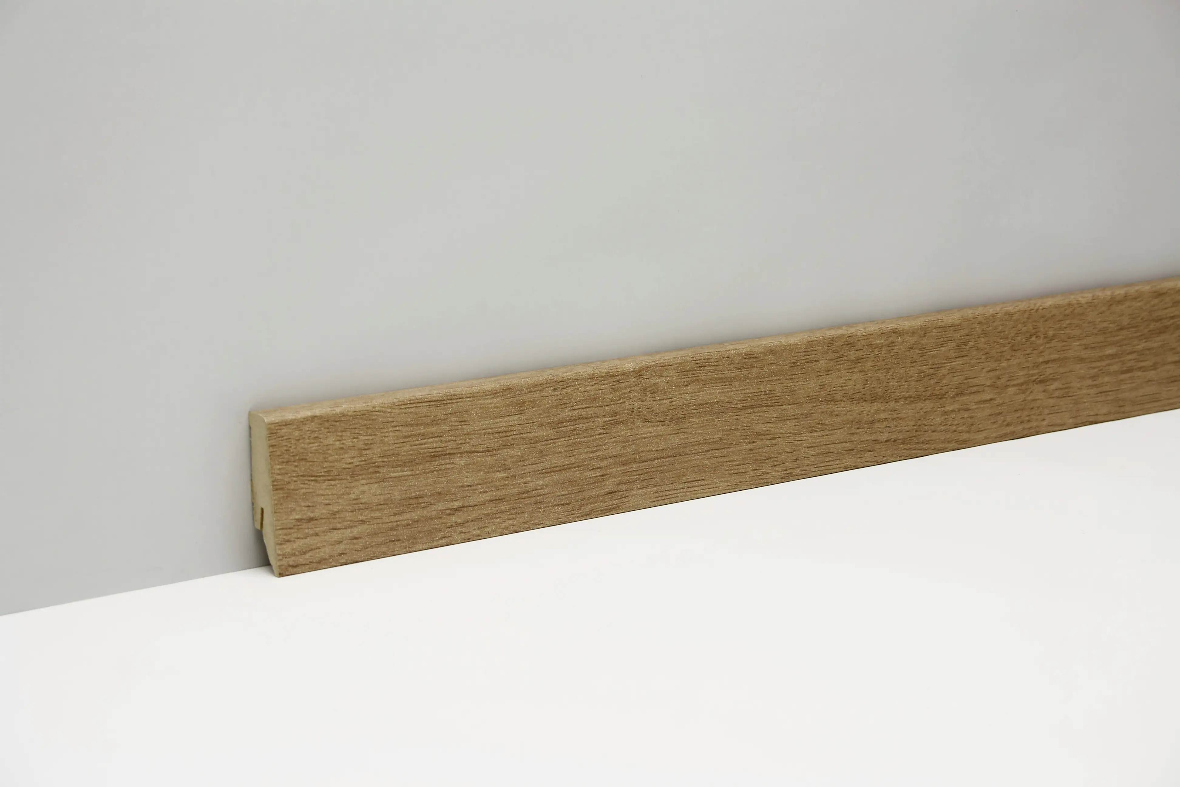 Classen Clip-Fußleiste 240 cm 58 x 19 mm Eiche Classen Clip-Fußleiste 240 cm 58 x 19 mm Eiche