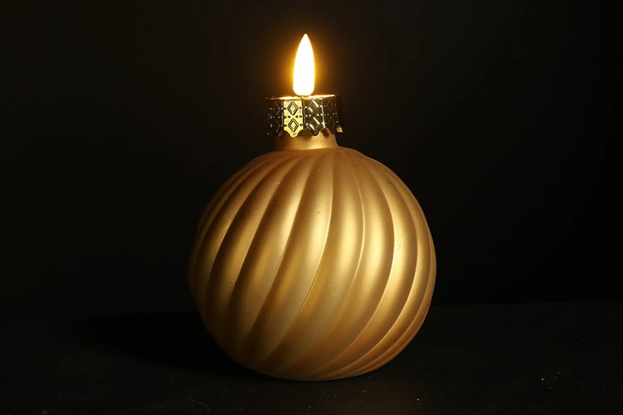Flamingo LED-Dekokugel Weihnachten mit Timer Glas Ø 10 x 13,6 cm warmweiß gold
