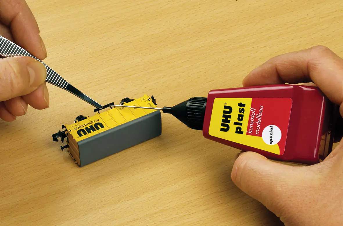 UHU Plast Spezial mit Feindosierspitze 30 g