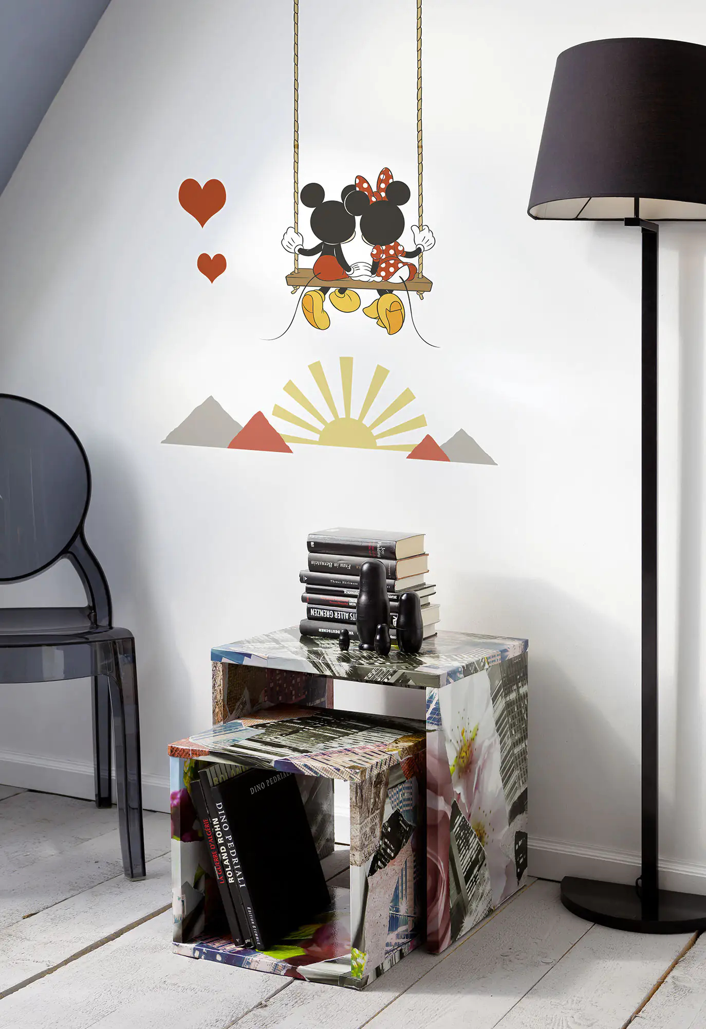 Komar Dekosticker Mickey Swing 50 x 70 cm Komar Dekosticker Mickey Swing 50 x 70 cm