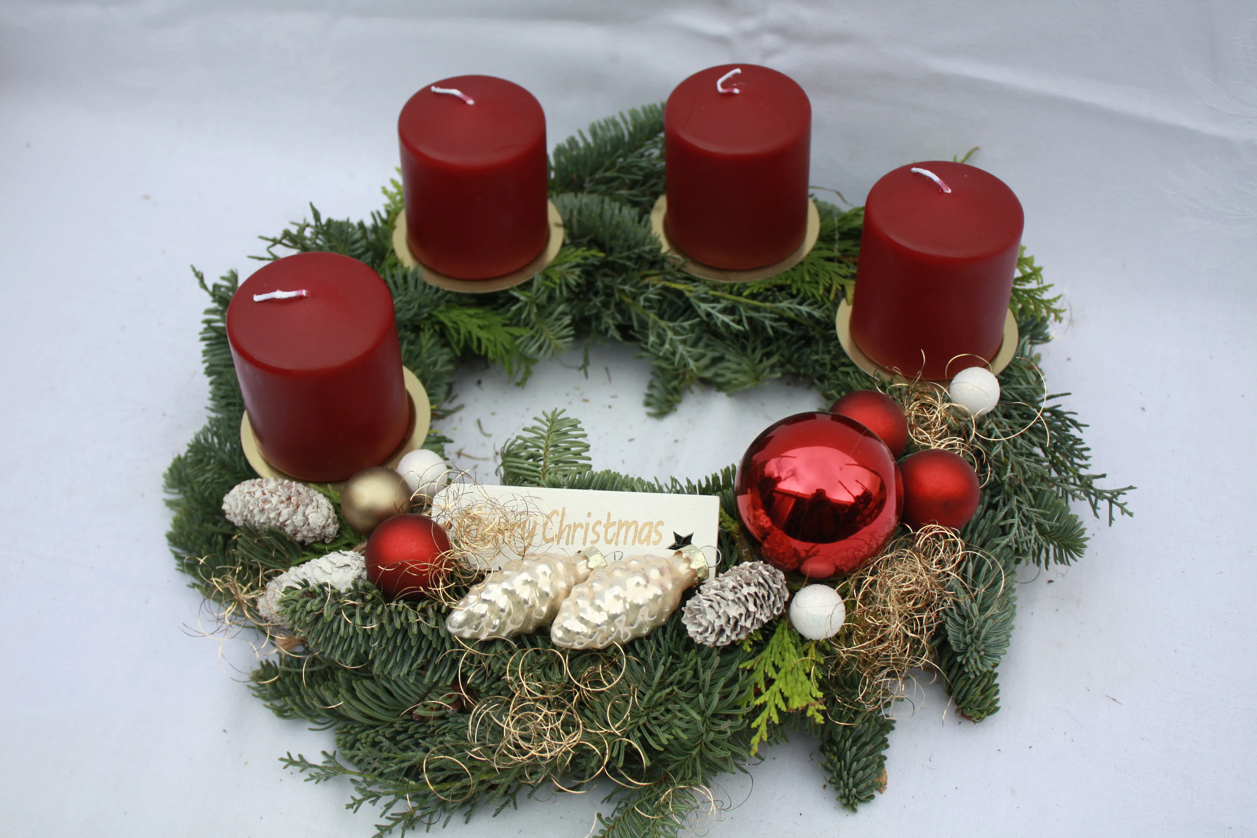 Adventskranz mit 4 Kerzen Ø 30 cm Merry Christmas weinrot Adventskranz mit 4 Kerzen Ø 30 cm Merry Christmas weinrot
