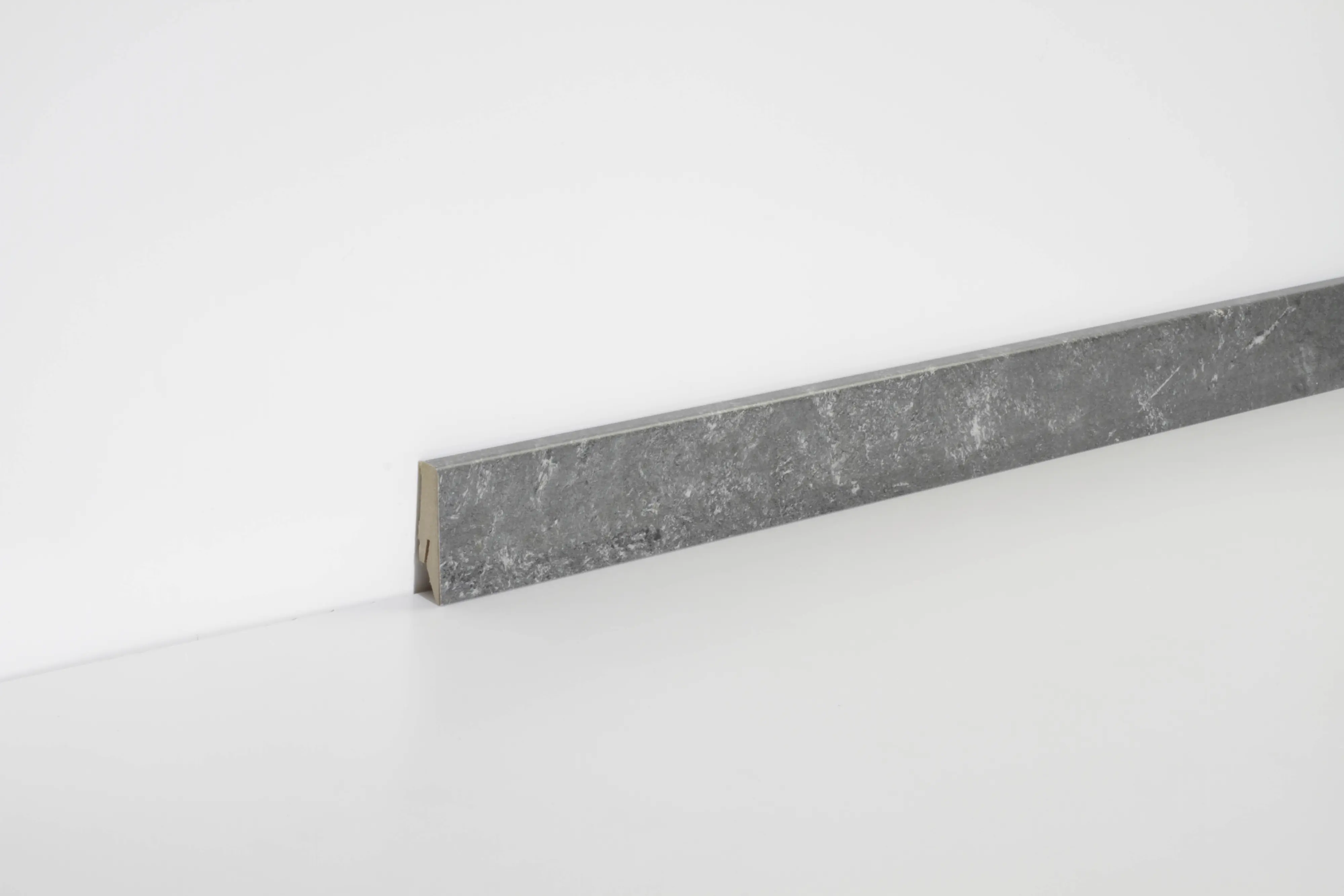 Classen Clip-Fußleiste 240 cm 58 x 19 mm Verde Pannonia Classen Clip-Fußleiste 240 cm 58 x 19 mm Verde Pannonia