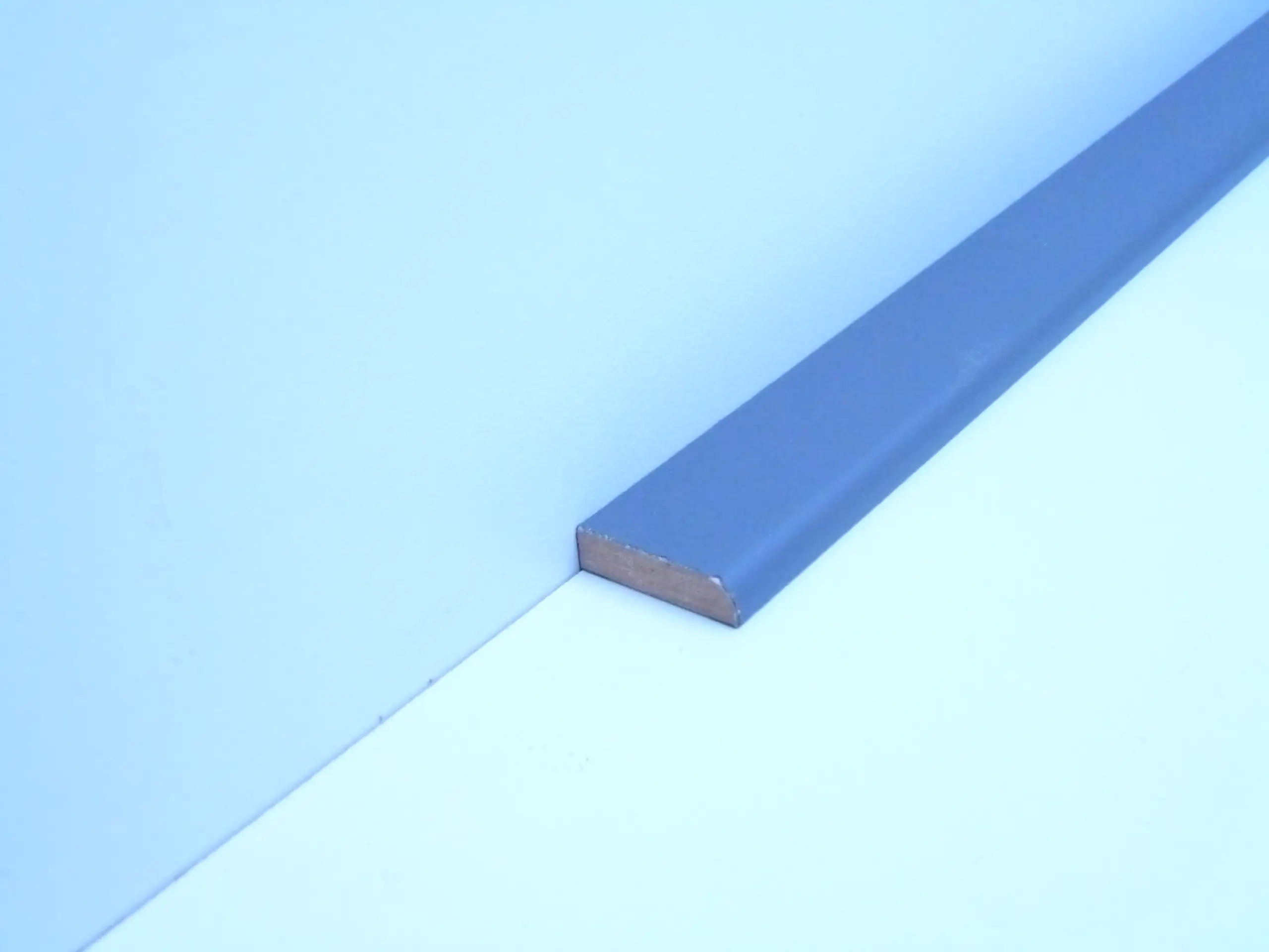 B.S. Bauprogramm Decksockelleiste 260 cm 25 x 6 mm Endelantrazit