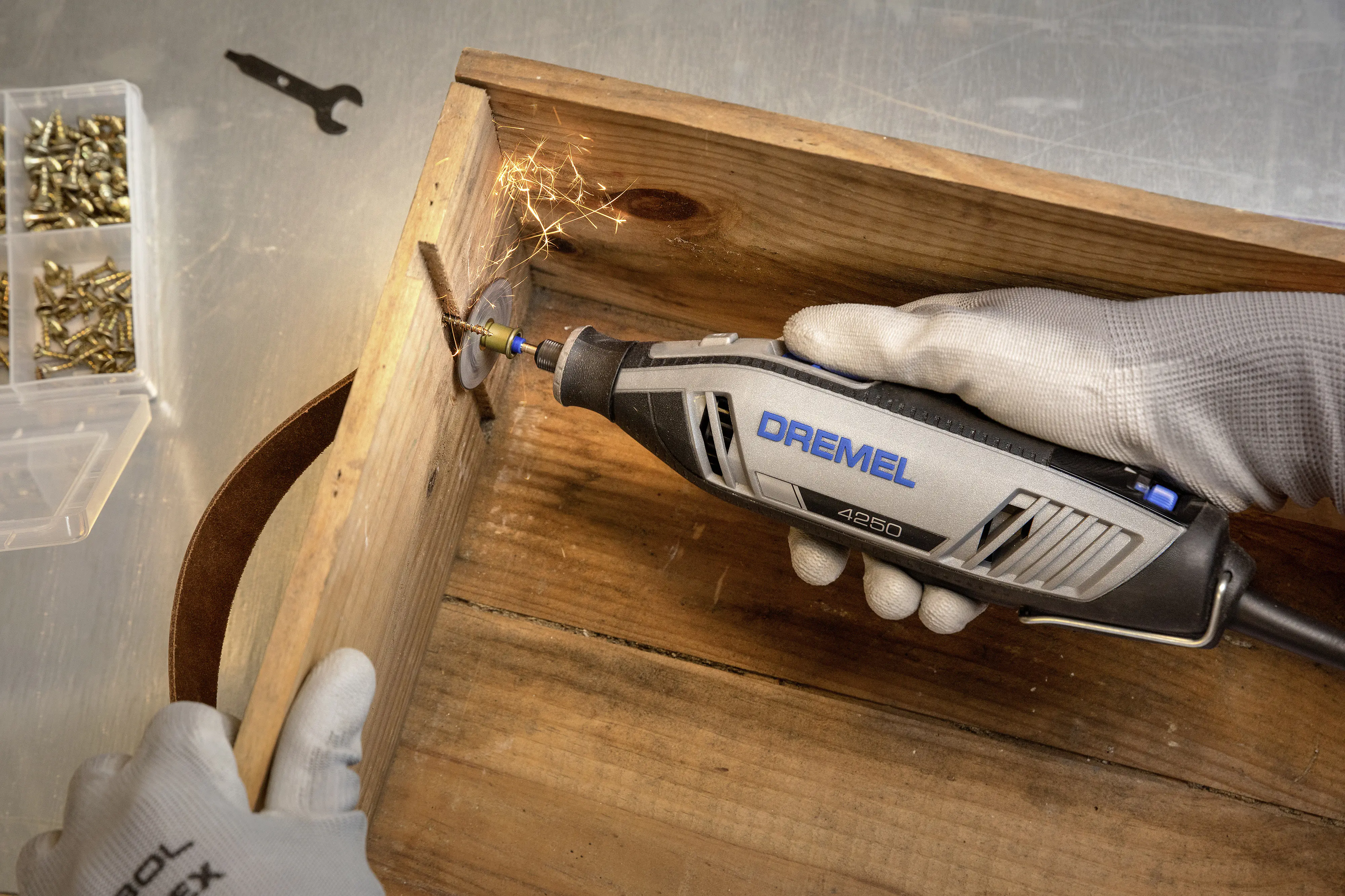 Dremel Multifunktionswerkzeug 4250-6/128 134-tlg mit Aufbewahrungskoffer