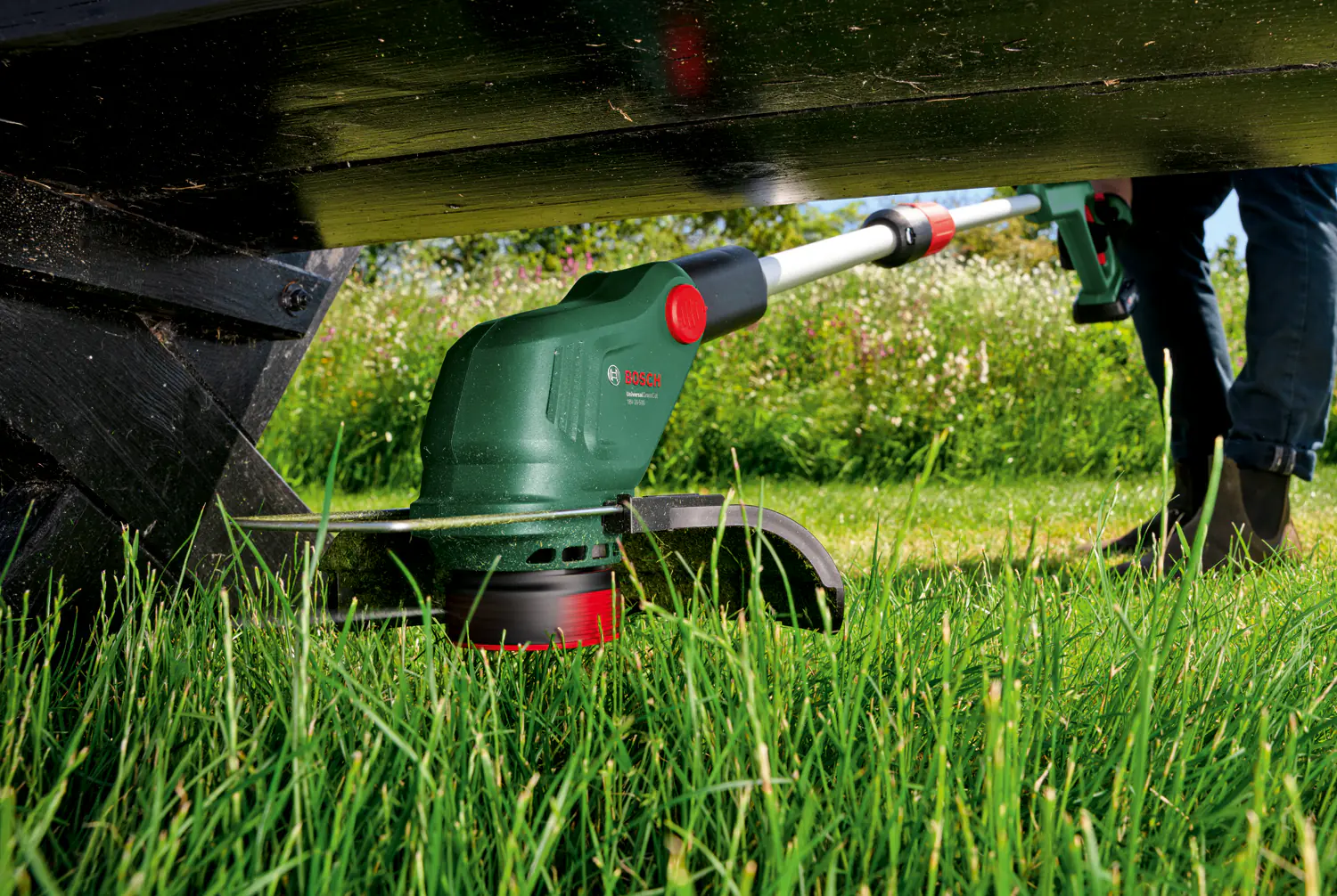 Bosch Akku Rasentrimmer UniversalGrassCut 18V-26 inkl. Akku & Ladegerät 26 cm Schnittkreis 