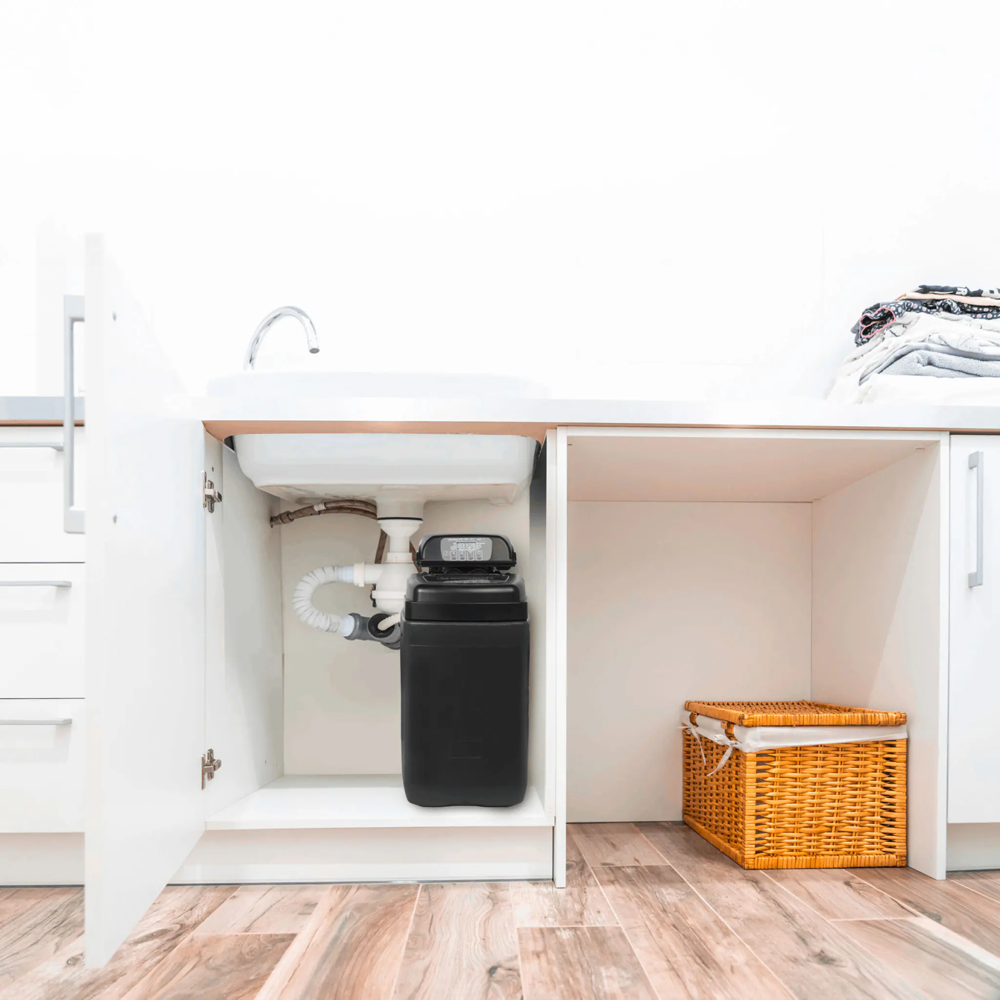 Aqmos Entkalkungsanlage Pink 10 mit Anschlussset & Montageblock für Haushalte bis 4 Personen